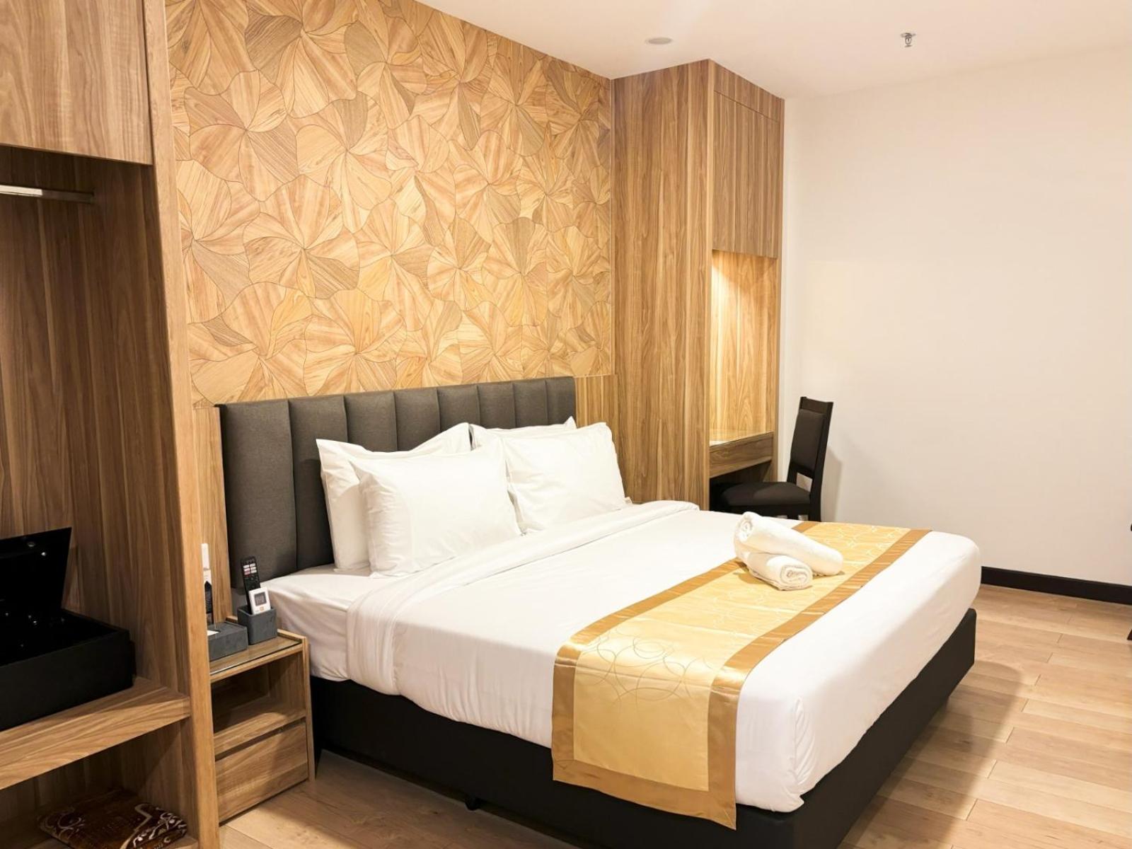 Standard King Room - No Window
