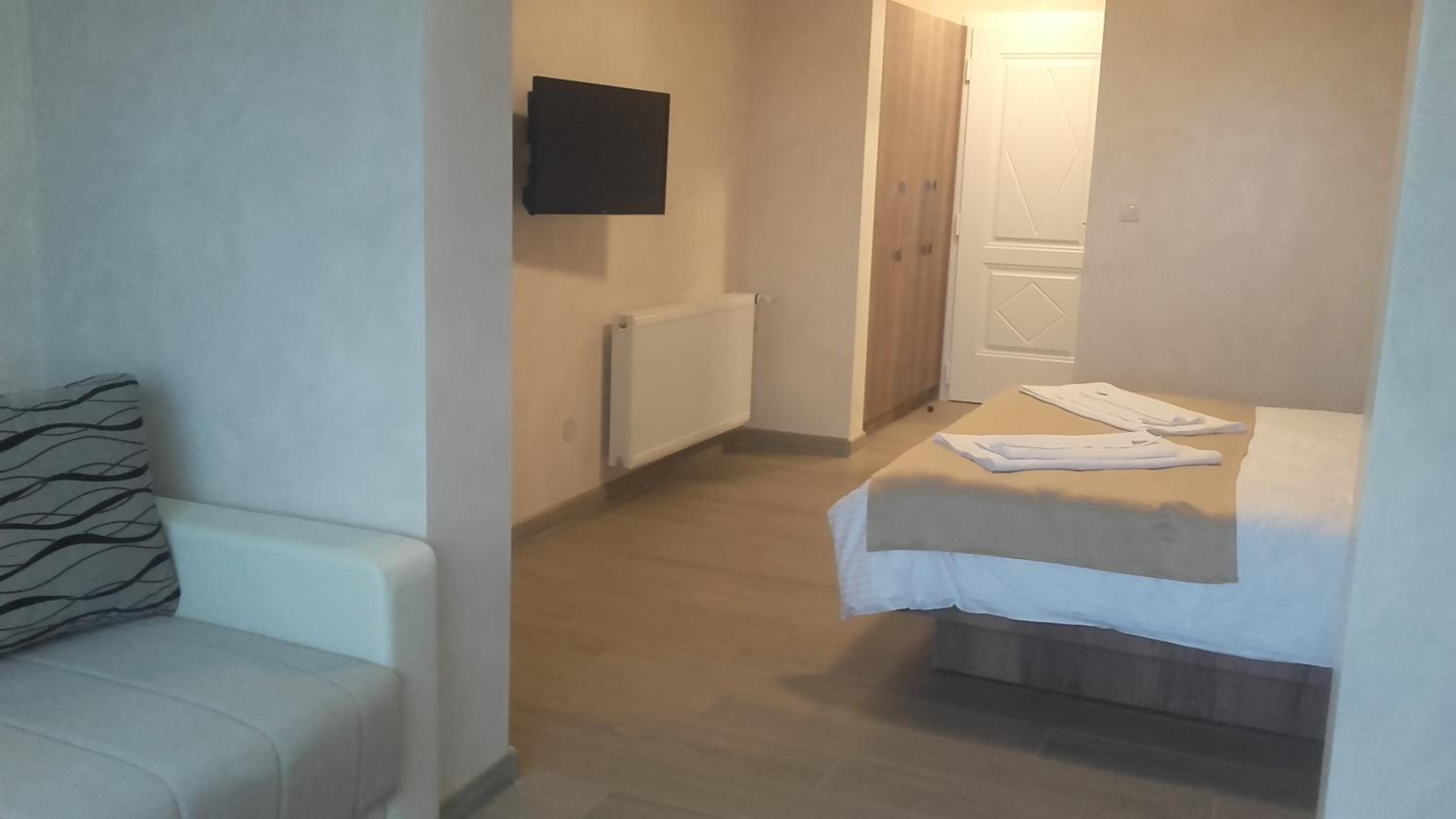 Deluxe Double Room with Extra Bed photo 2