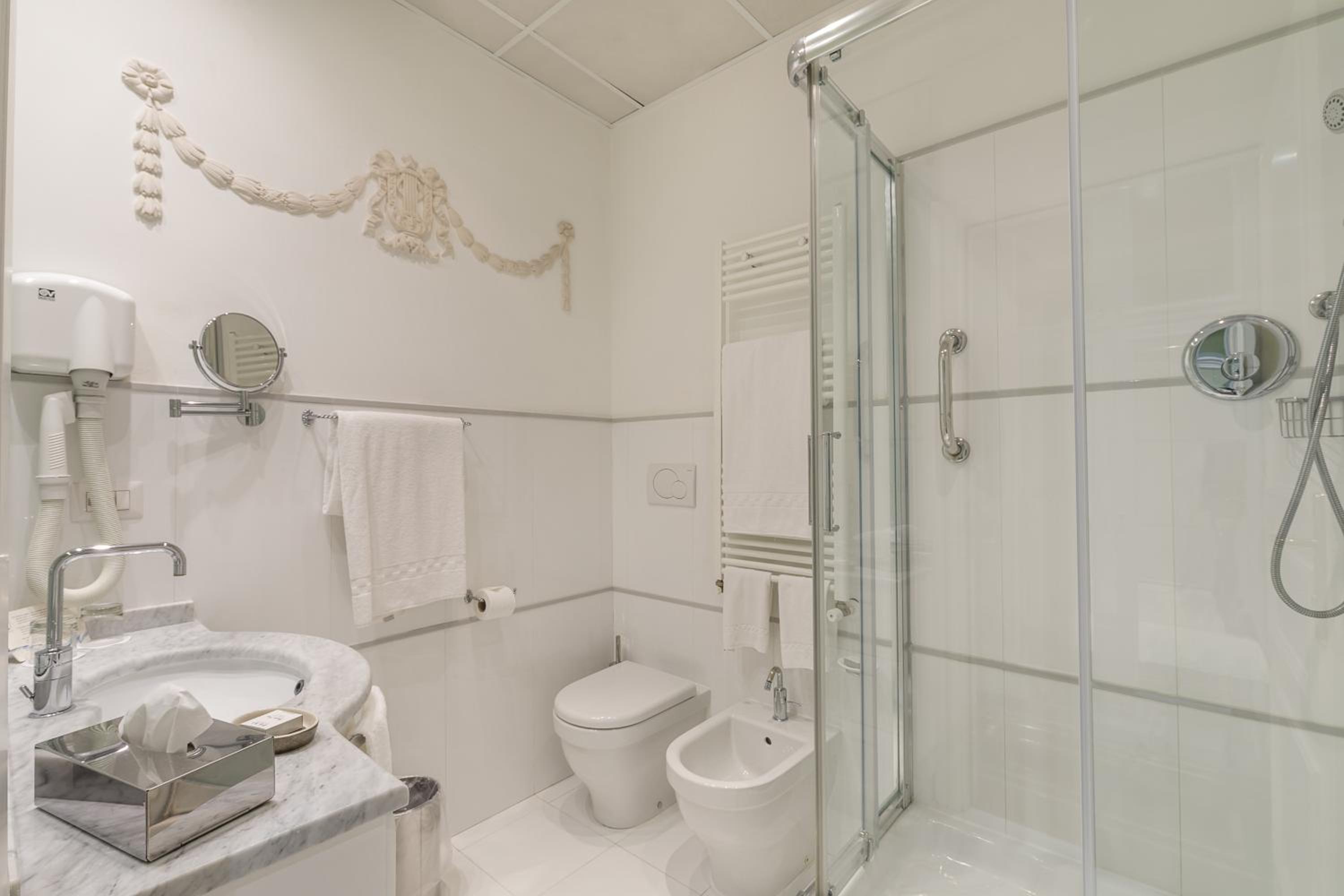 Deluxe Double or Twin Room photo 2