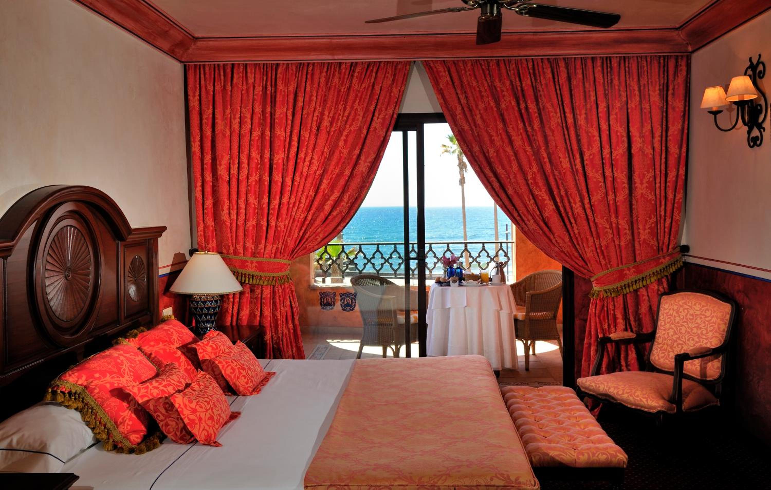 Double Room with Sea View thumbnail 5