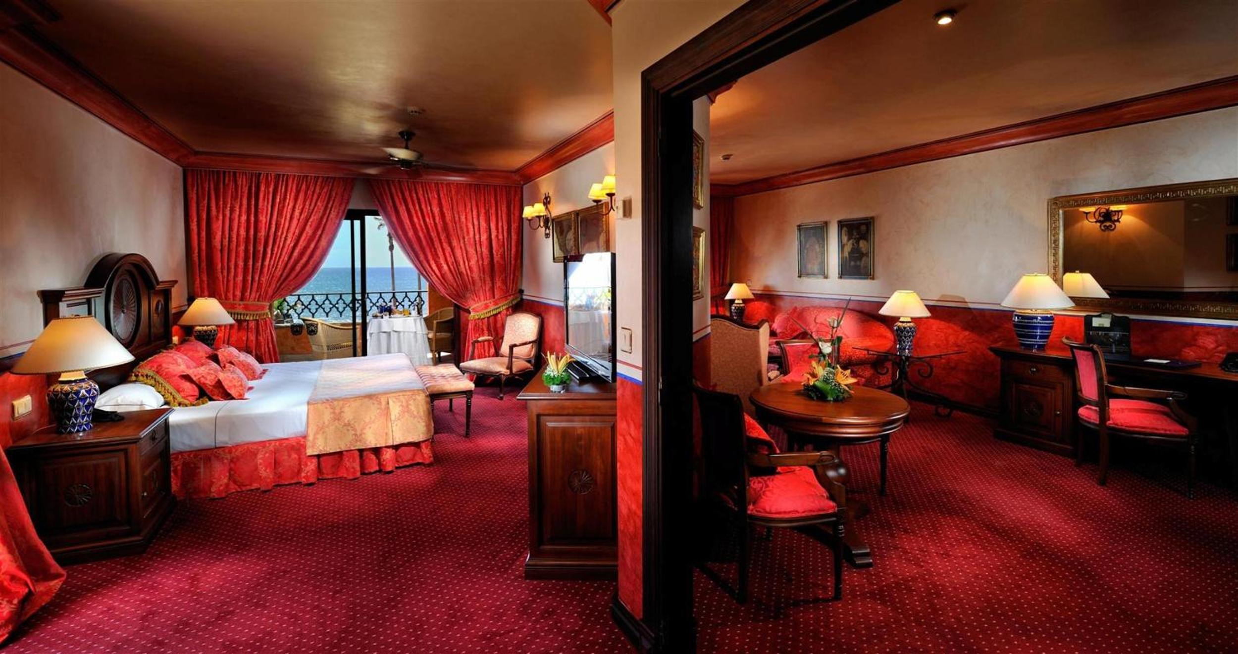 Suite with Sea View (2 Adults) - Photo 8
