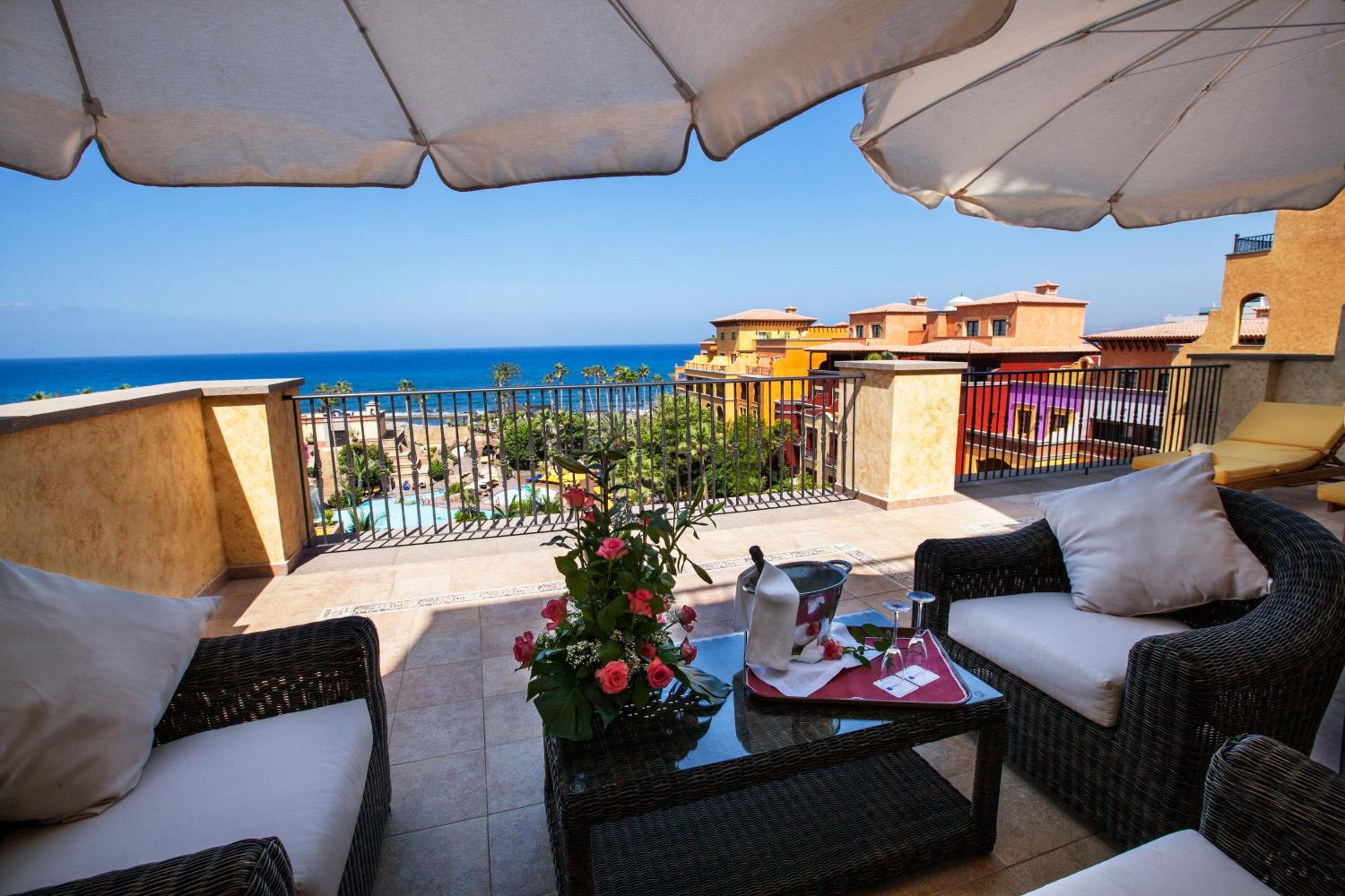 Suite with Sea View (2 Adults) - Photo 7
