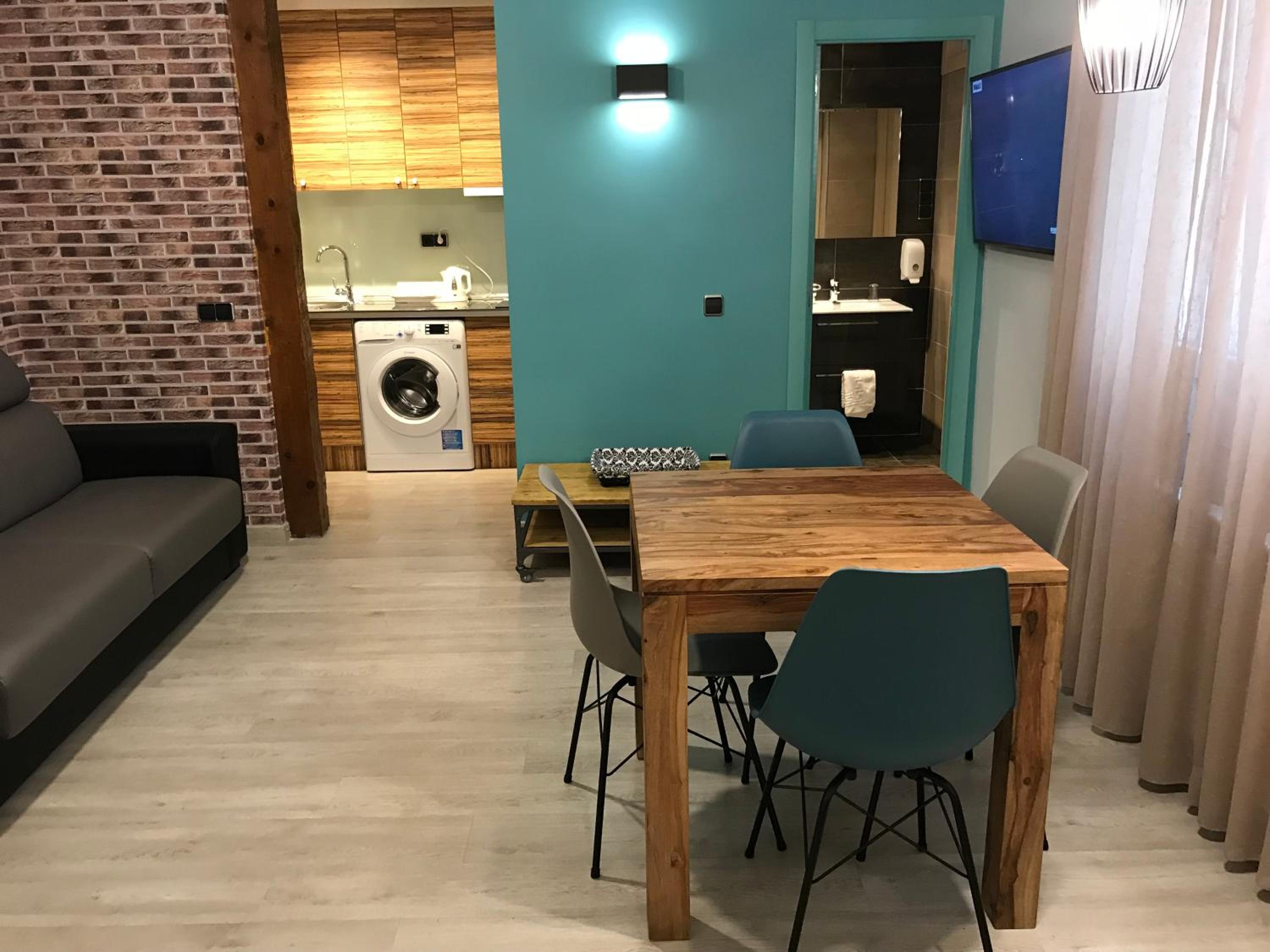 One-Bedroom Apartment - Photo 4