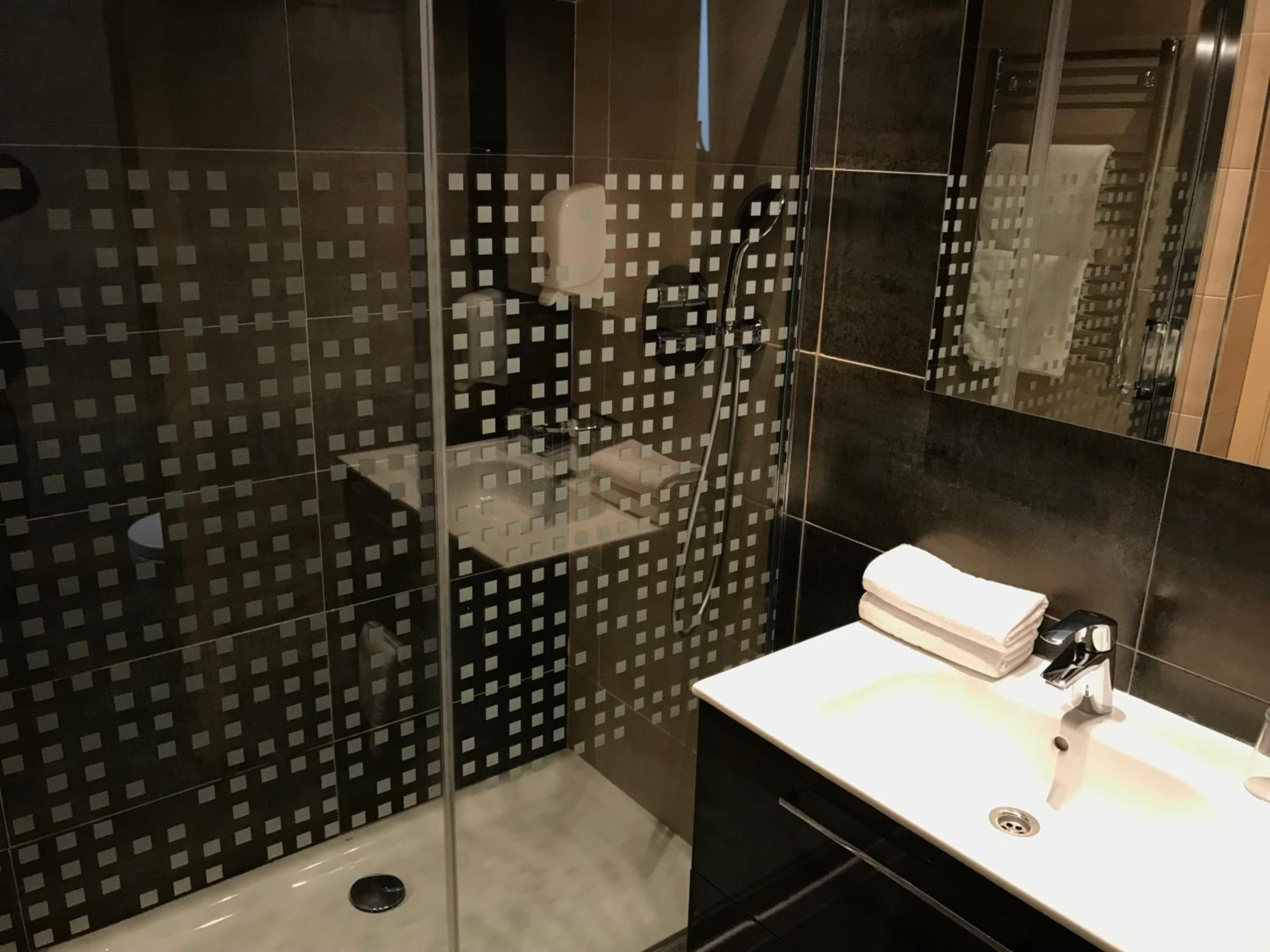 One-Bedroom Apartment - Photo 3