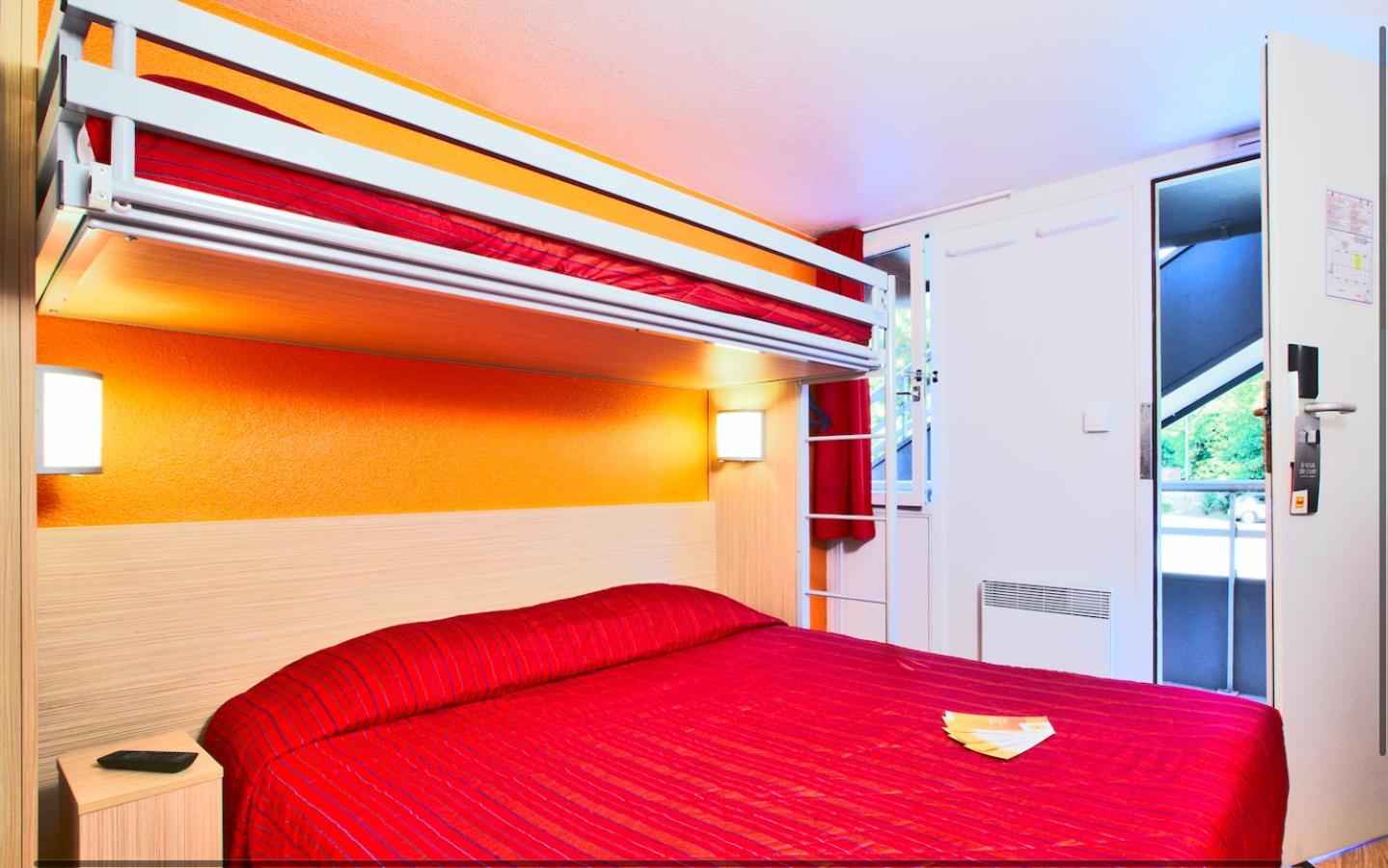 Triple Room (1 Double Bed + 1 Single Bed) photo 1
