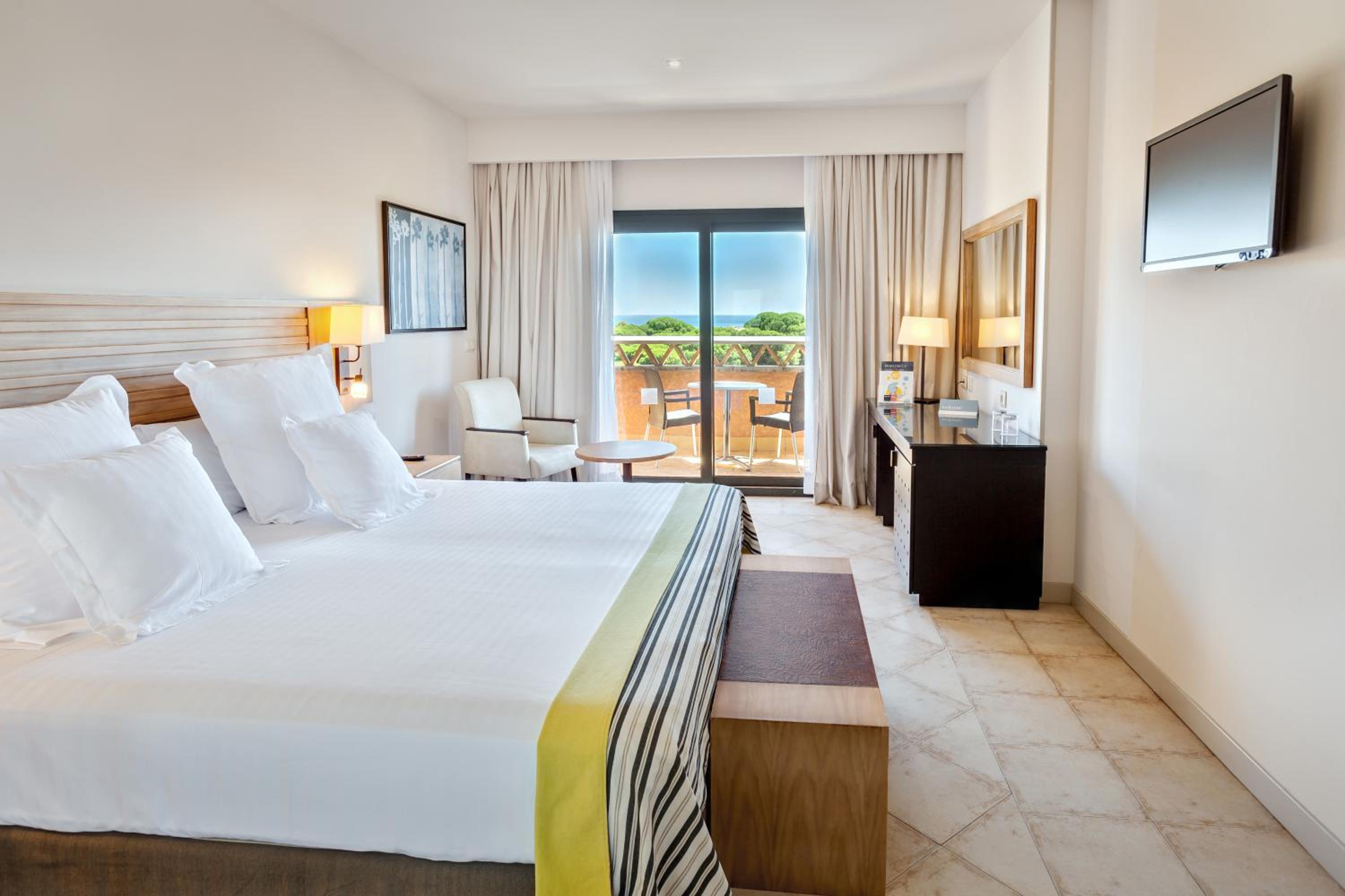 Superior Double Room with Premium Services and Free Spa Access (2 Adults + 2 Children) - Photo 1