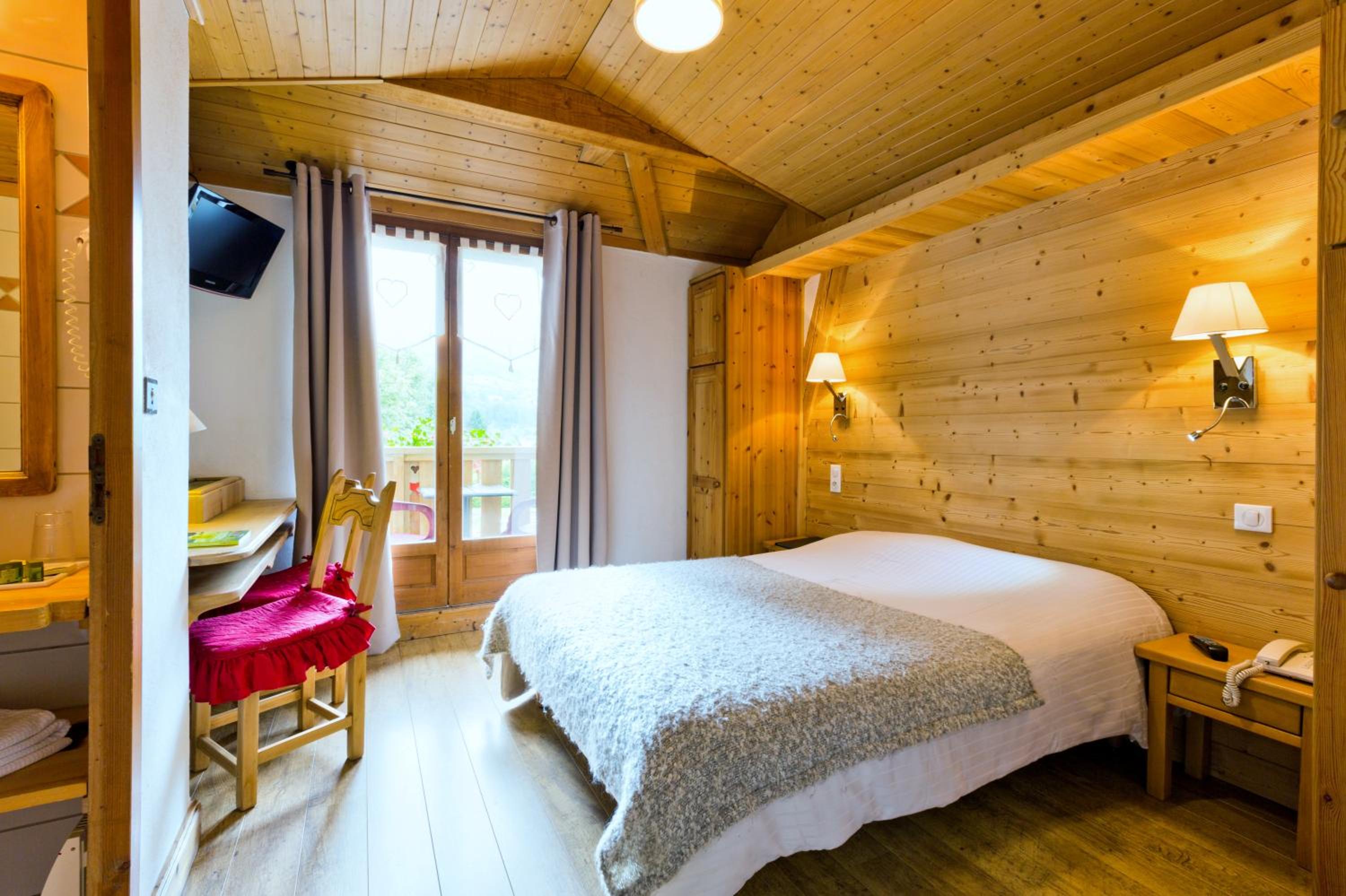 Double or Twin Room - Photo 9