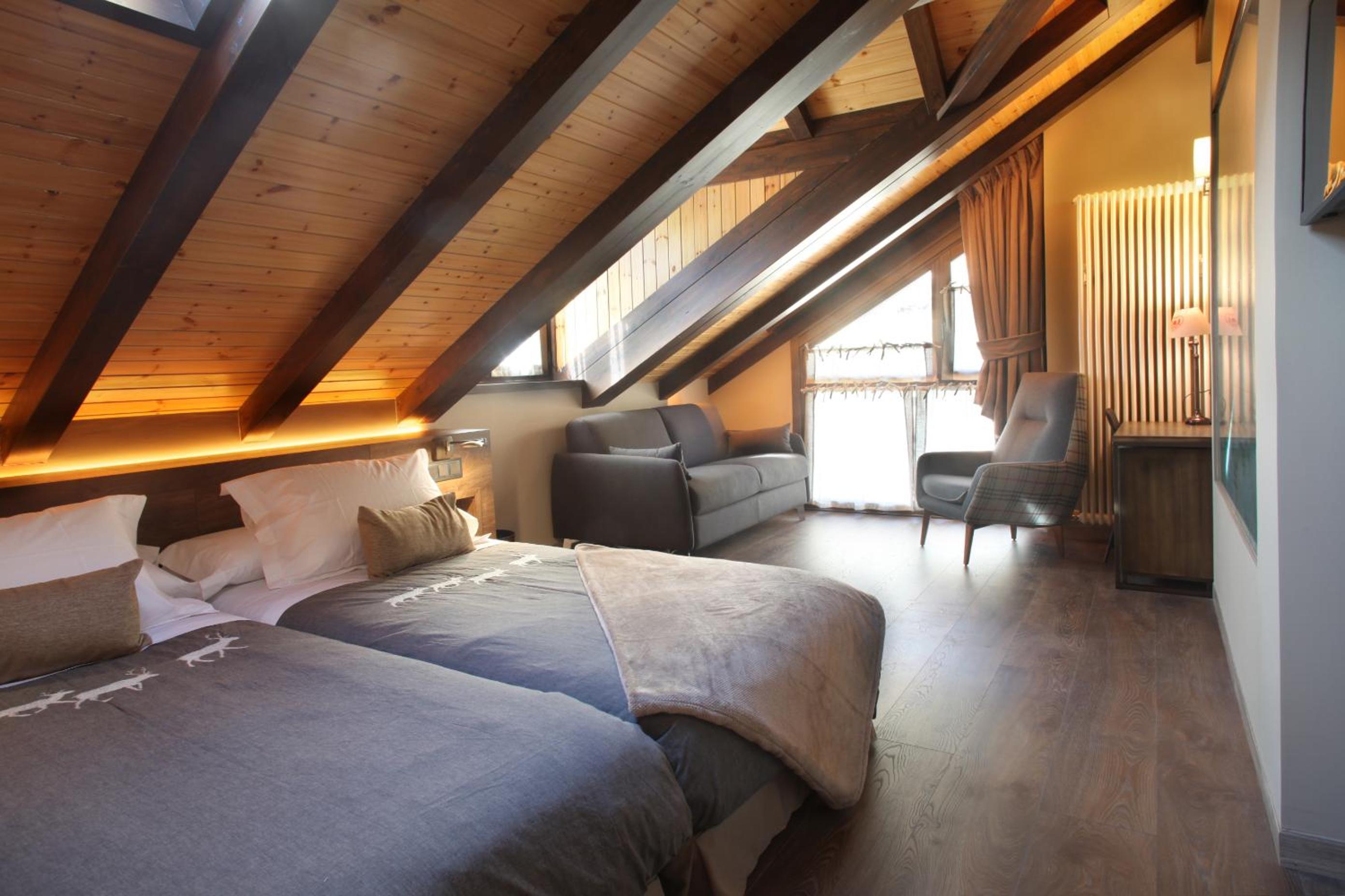 Double Room with Spa Bath photo 2