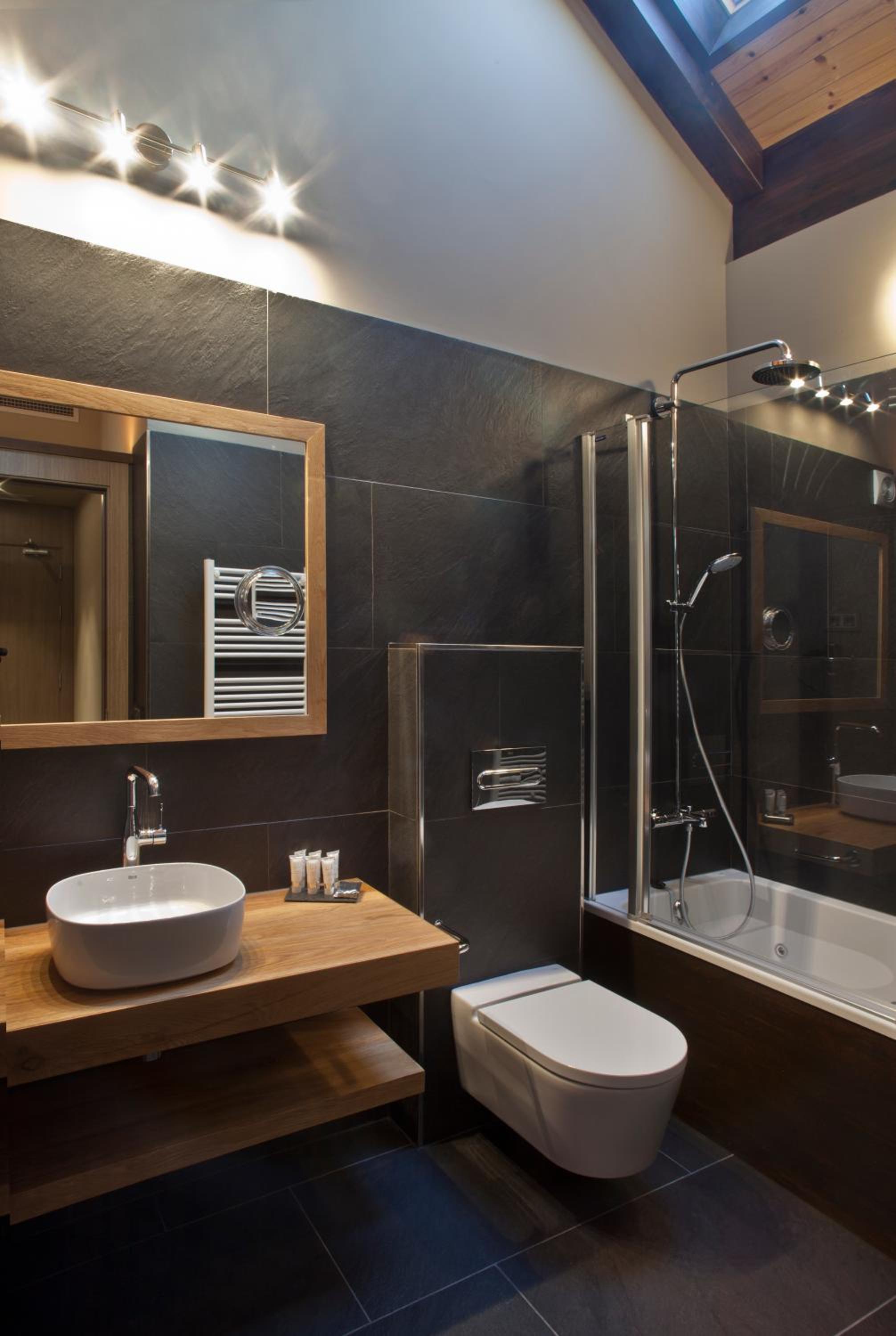 Double Room with Spa Bath photo 2