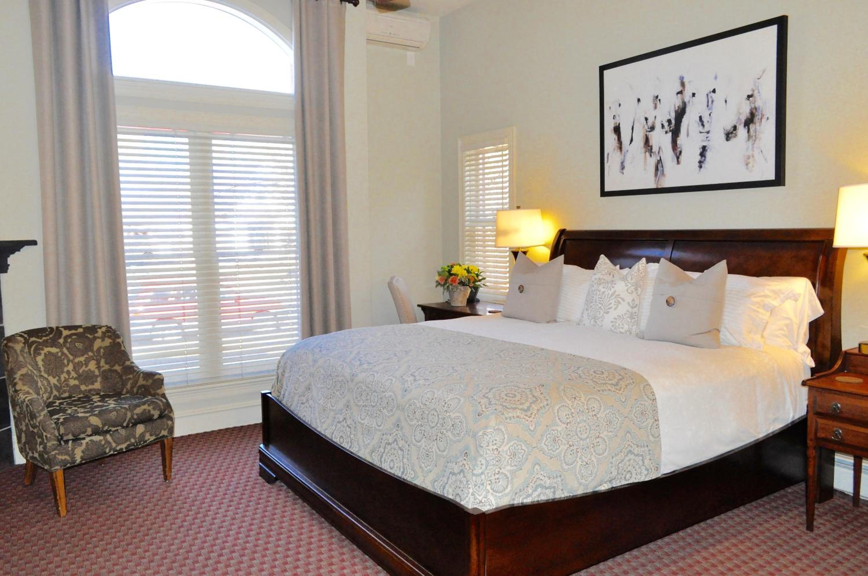 Deluxe King Room - 2nd Floor photo 3