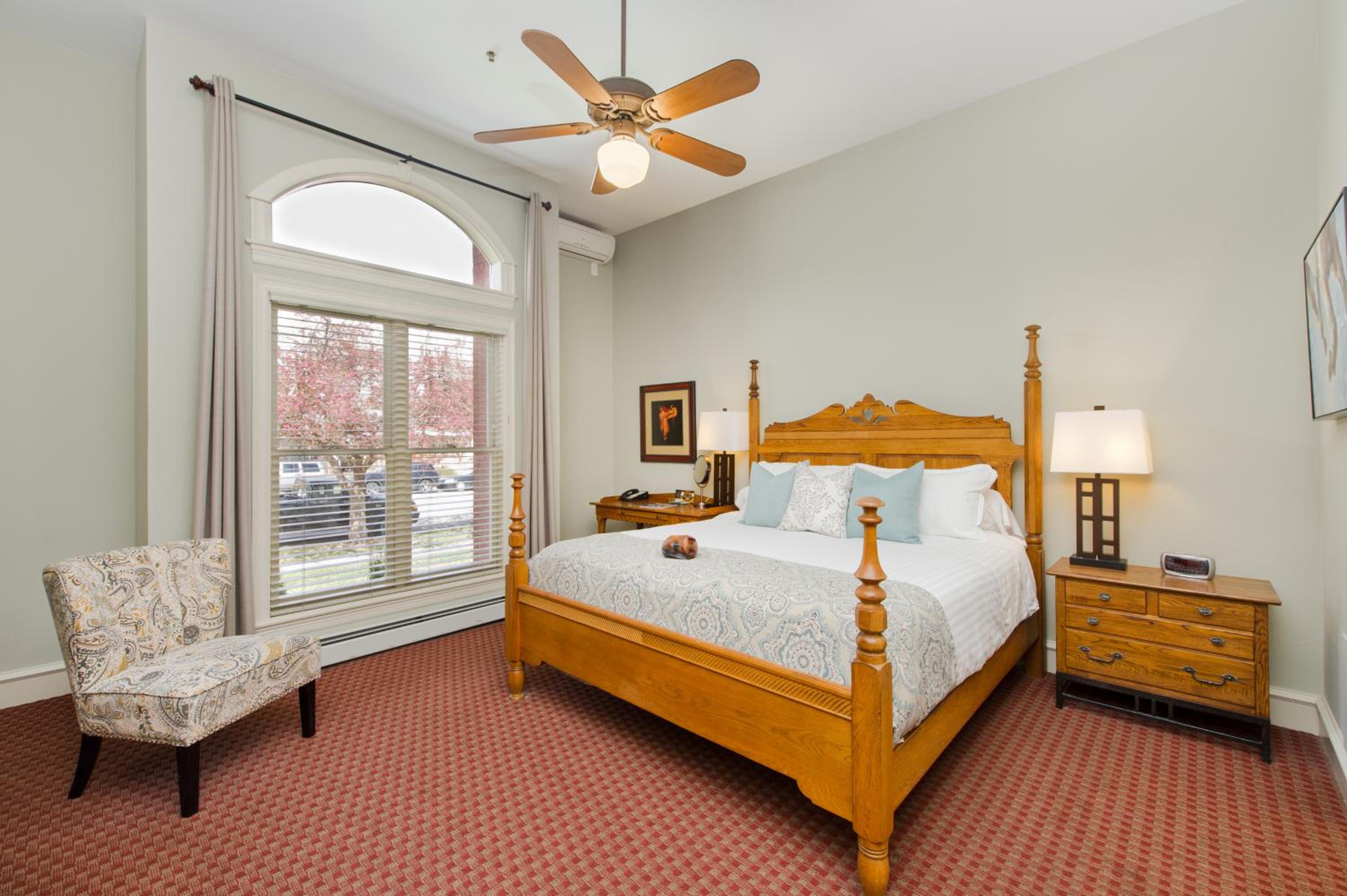 Deluxe King Room - 1st Floor photo 1