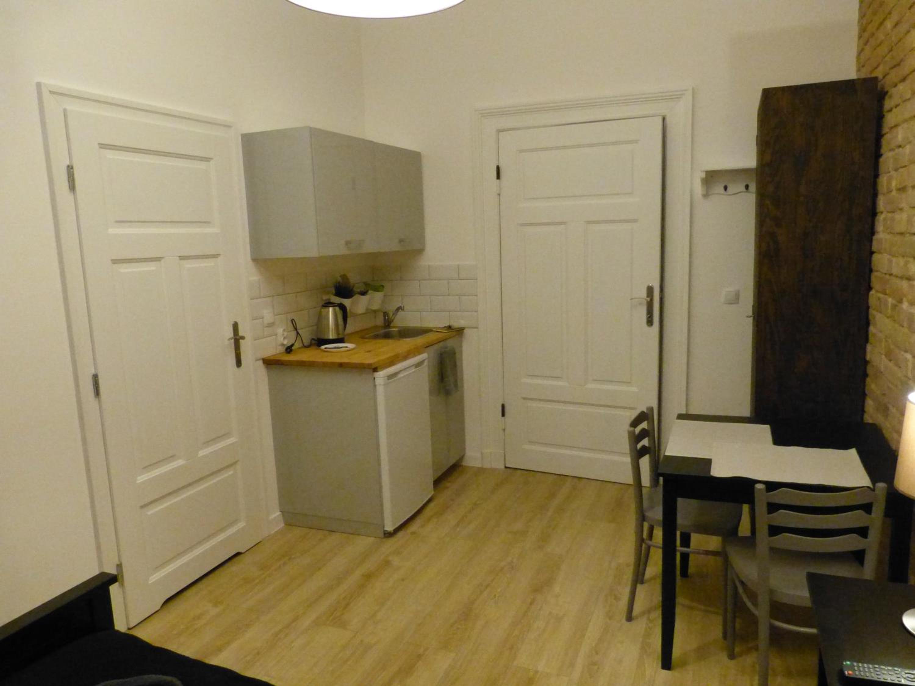 Apartment with Balcony photo 3
