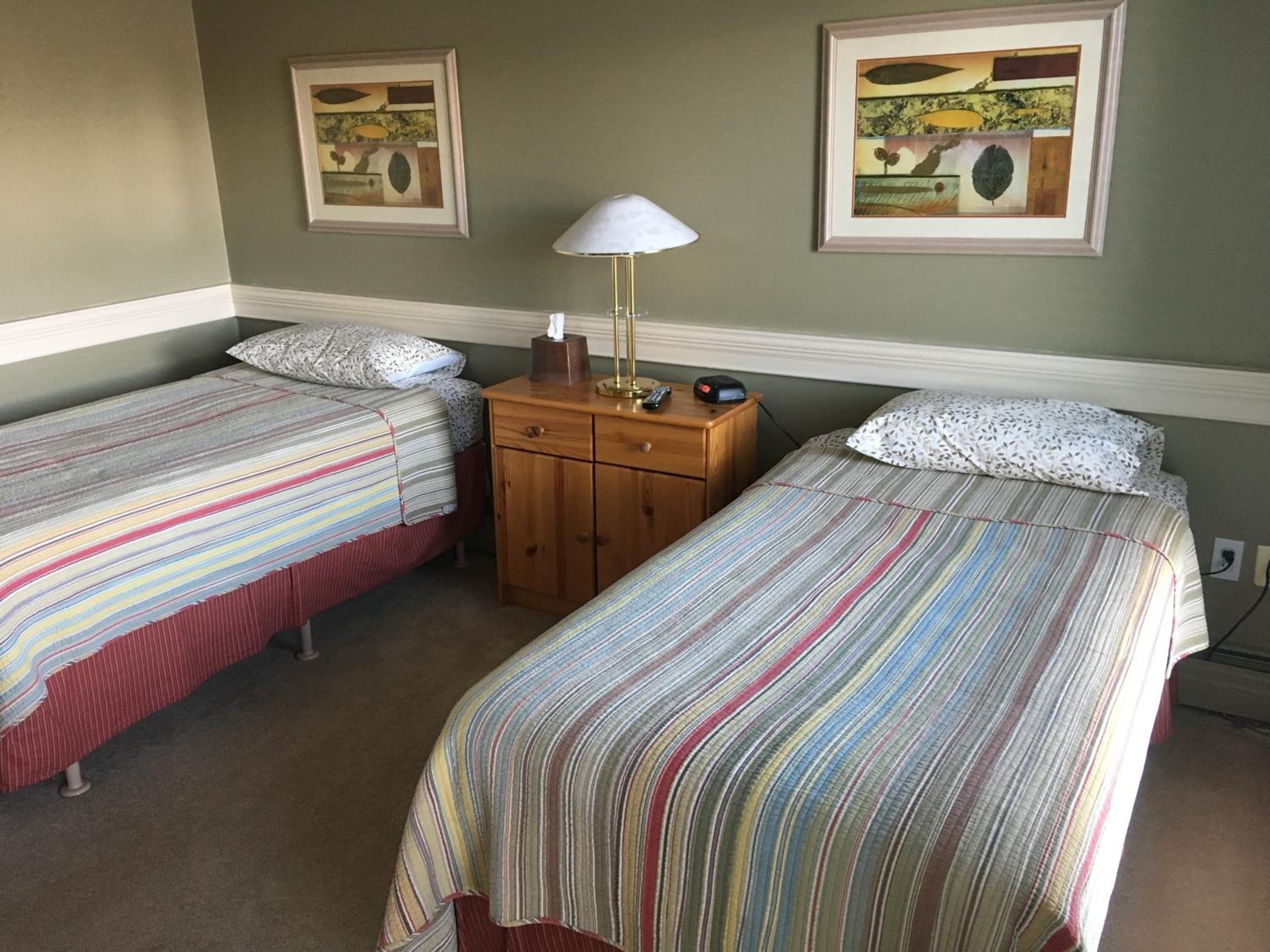Twin Room with Shared Bathroom photo 2