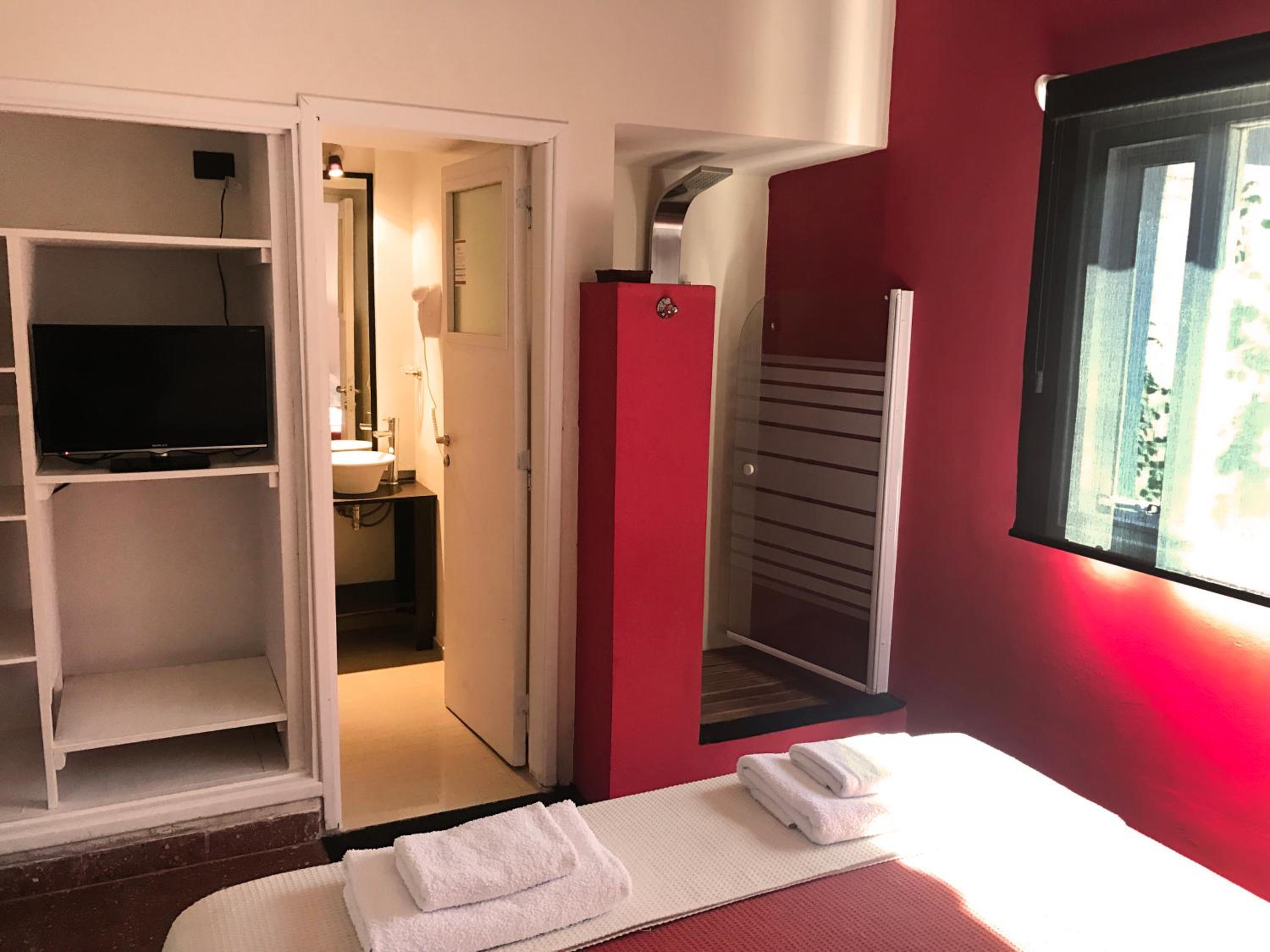 Queen Room with Spa Bath photo 3