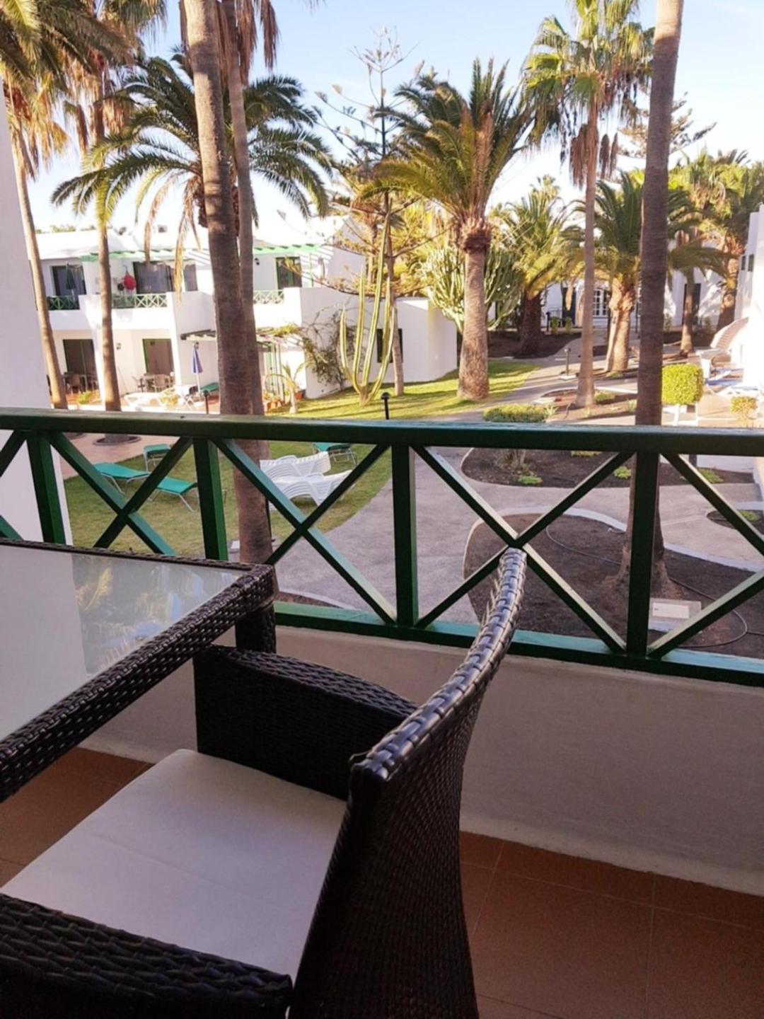 Apartment with Balcony photo 3
