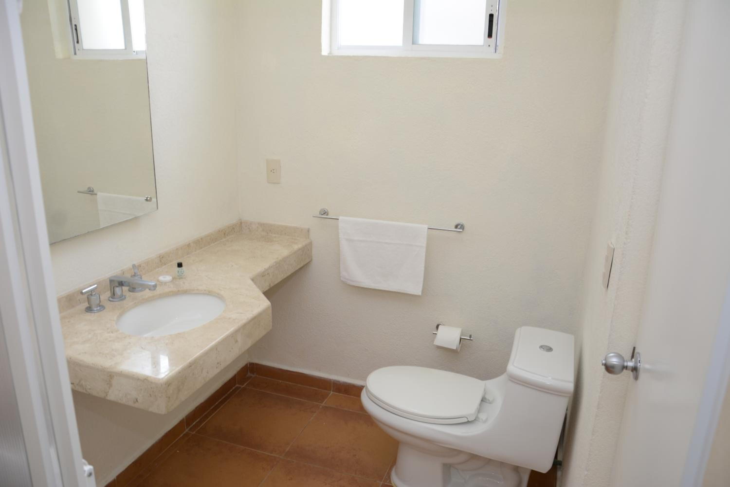 Double Room with Two Double Beds - Photo 2