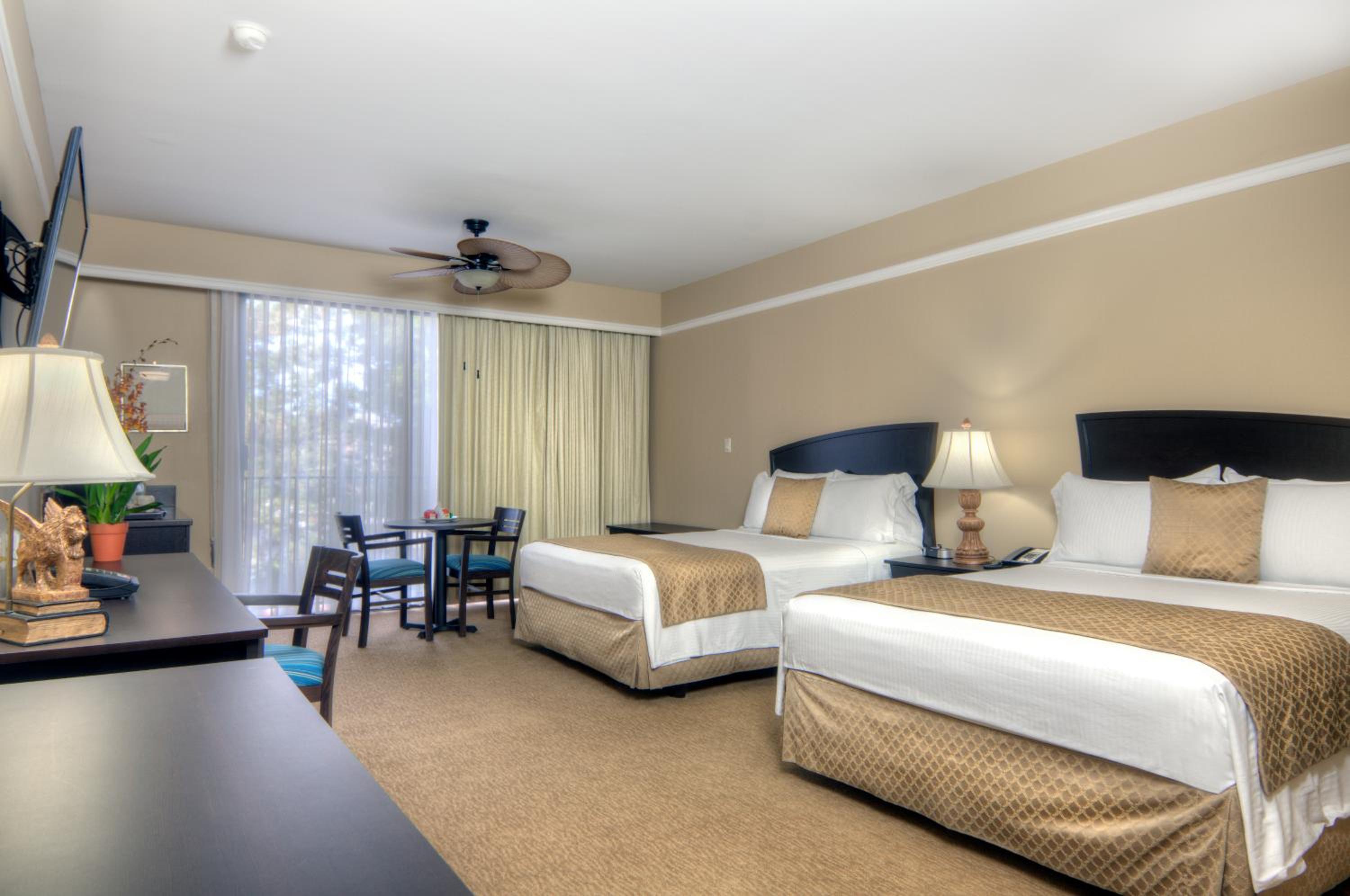 Deluxe Queen Room with Two Queen Beds - Photo 3