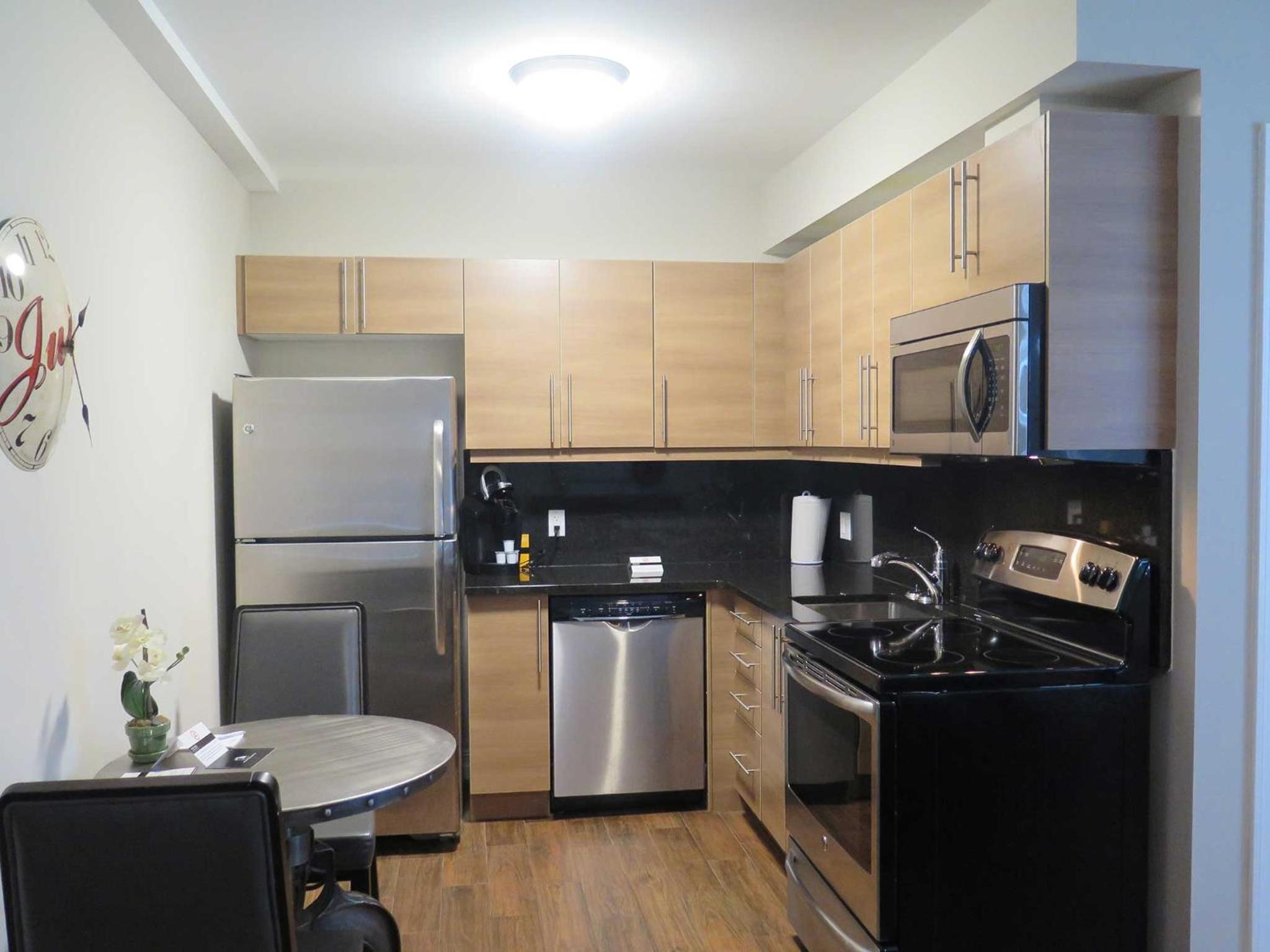 Deluxe King Suite photo 2
