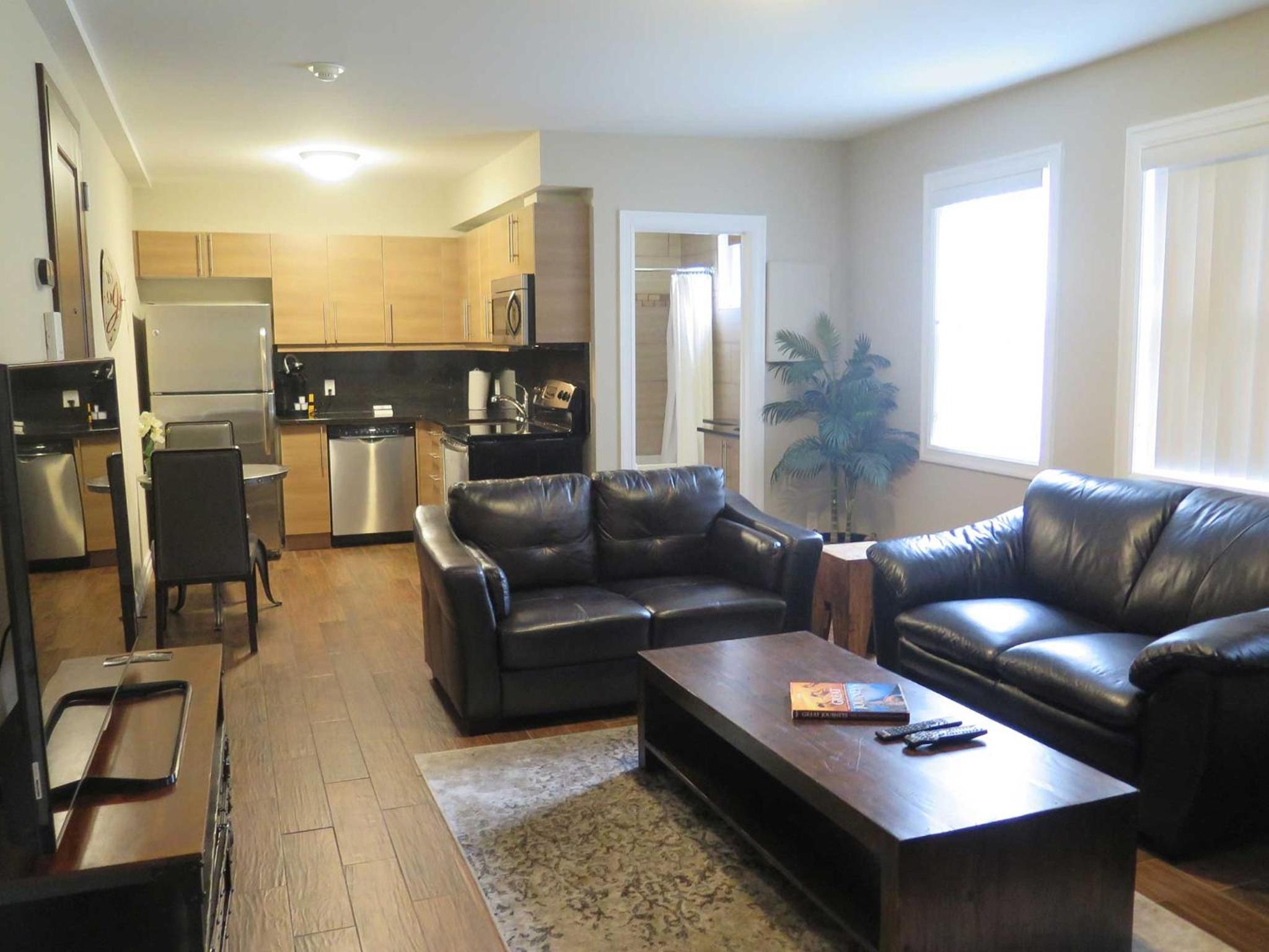 Deluxe King Suite
