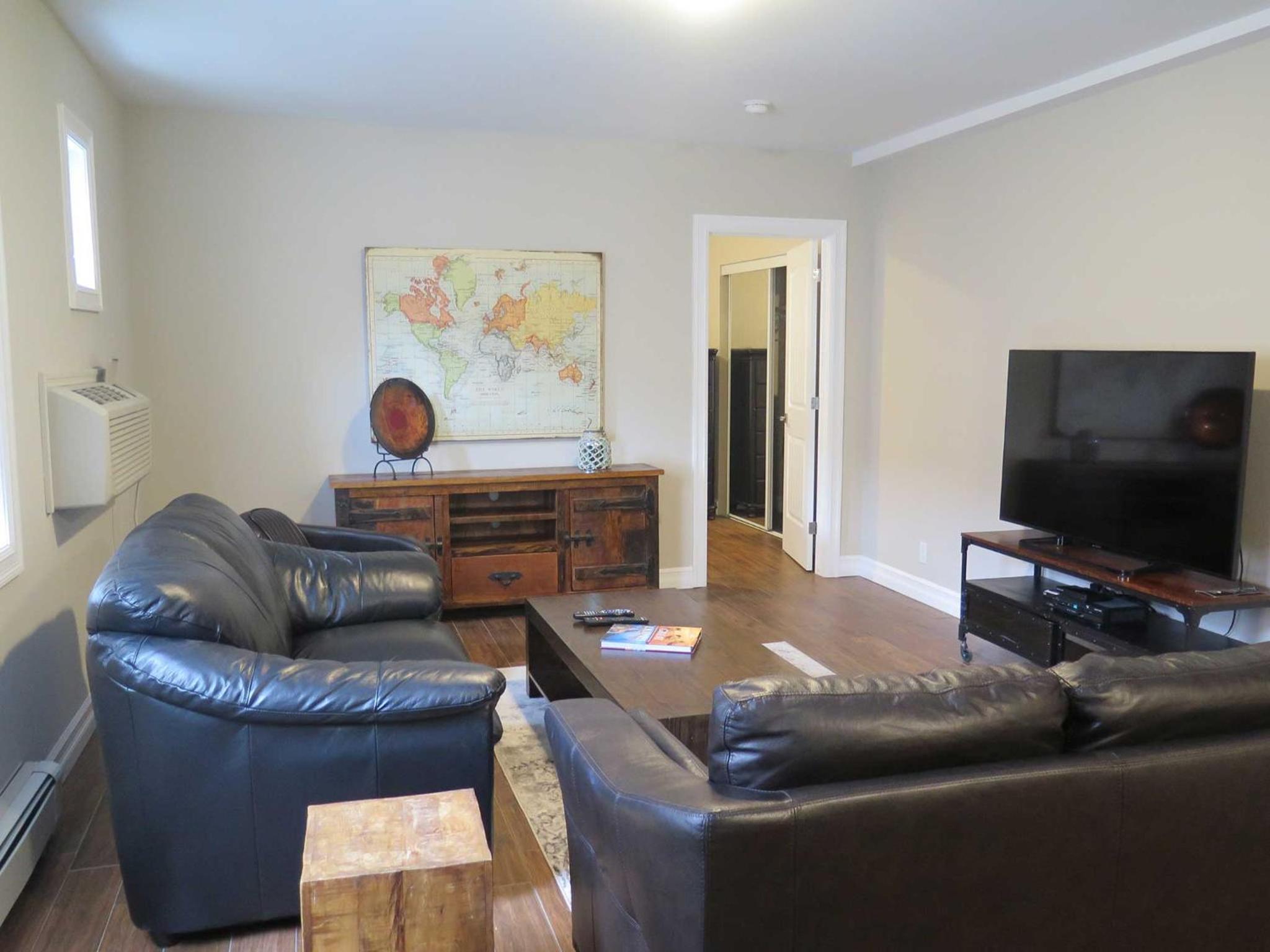 Deluxe King Suite photo 3