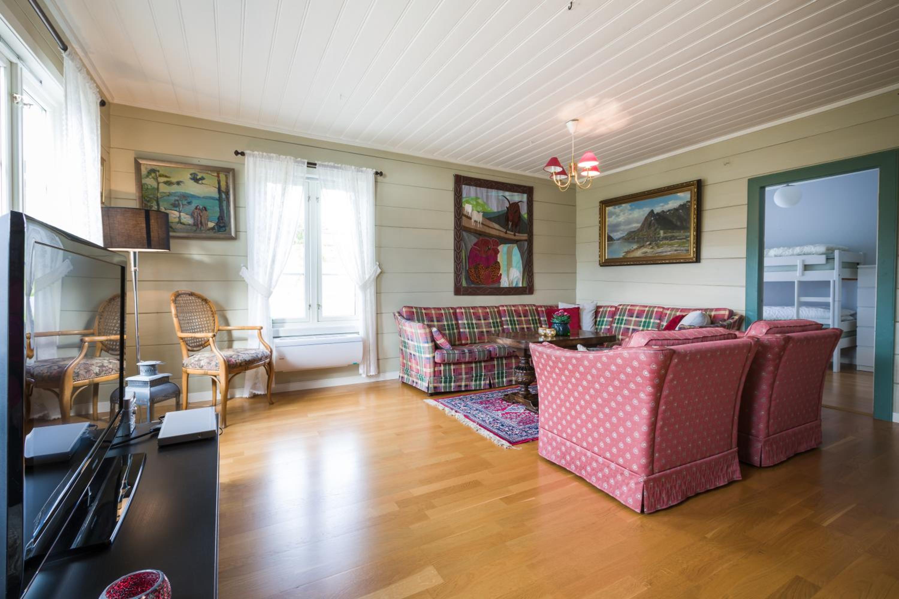 Five-Bedroom Holiday Home photo 2