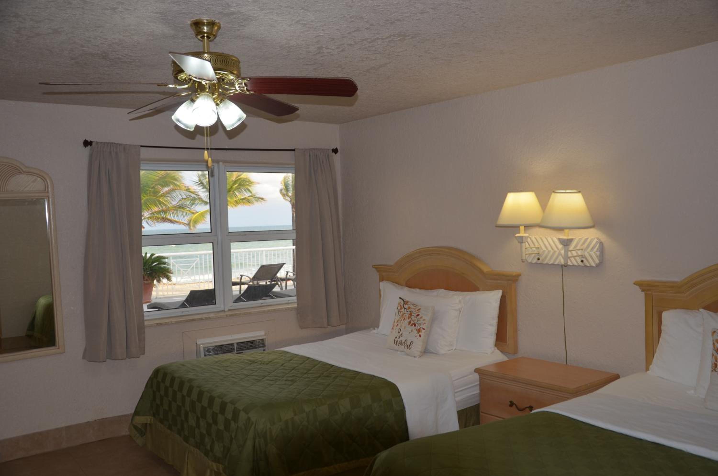 Deluxe Queen Room with Two Queen Beds photo 3