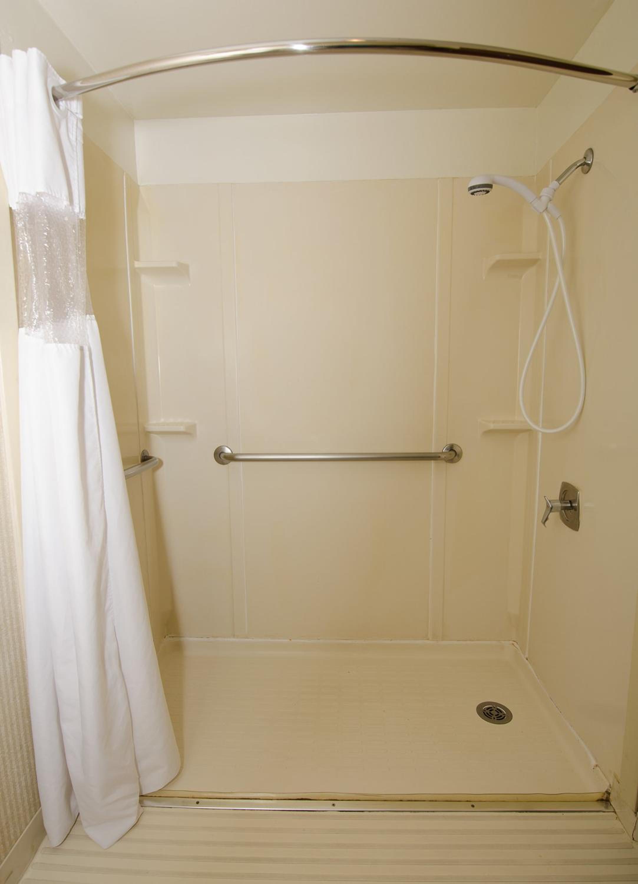 Queen Room with Two Queen Beds - Disability Access - Non Smoking - Photo 5