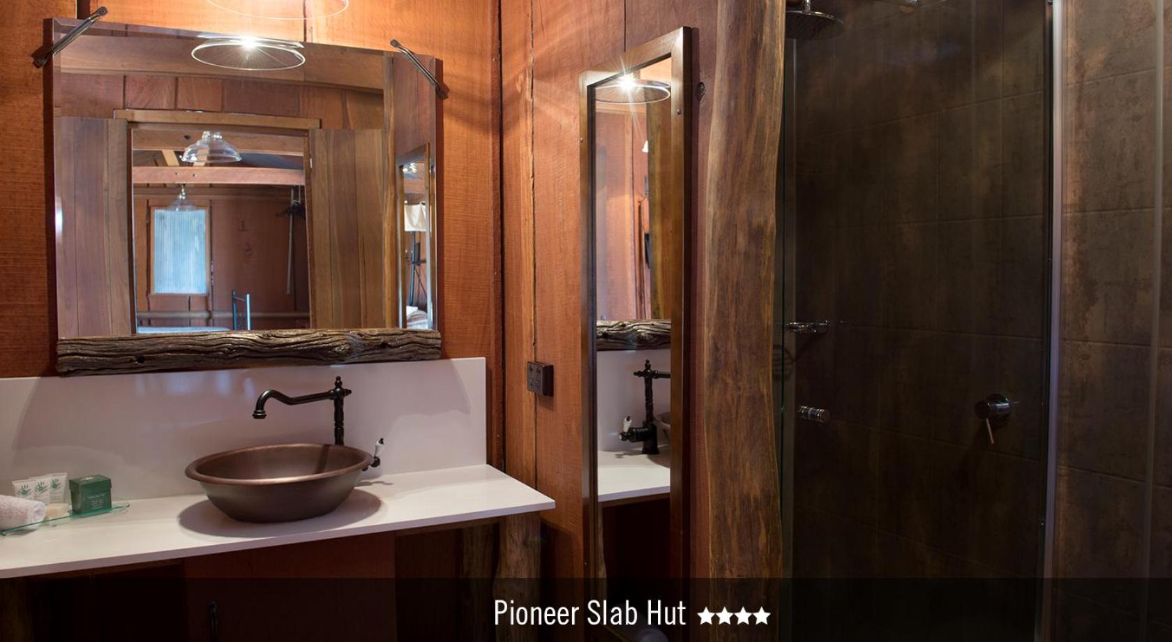 Luxury Pioneer Slab Hut photo 3