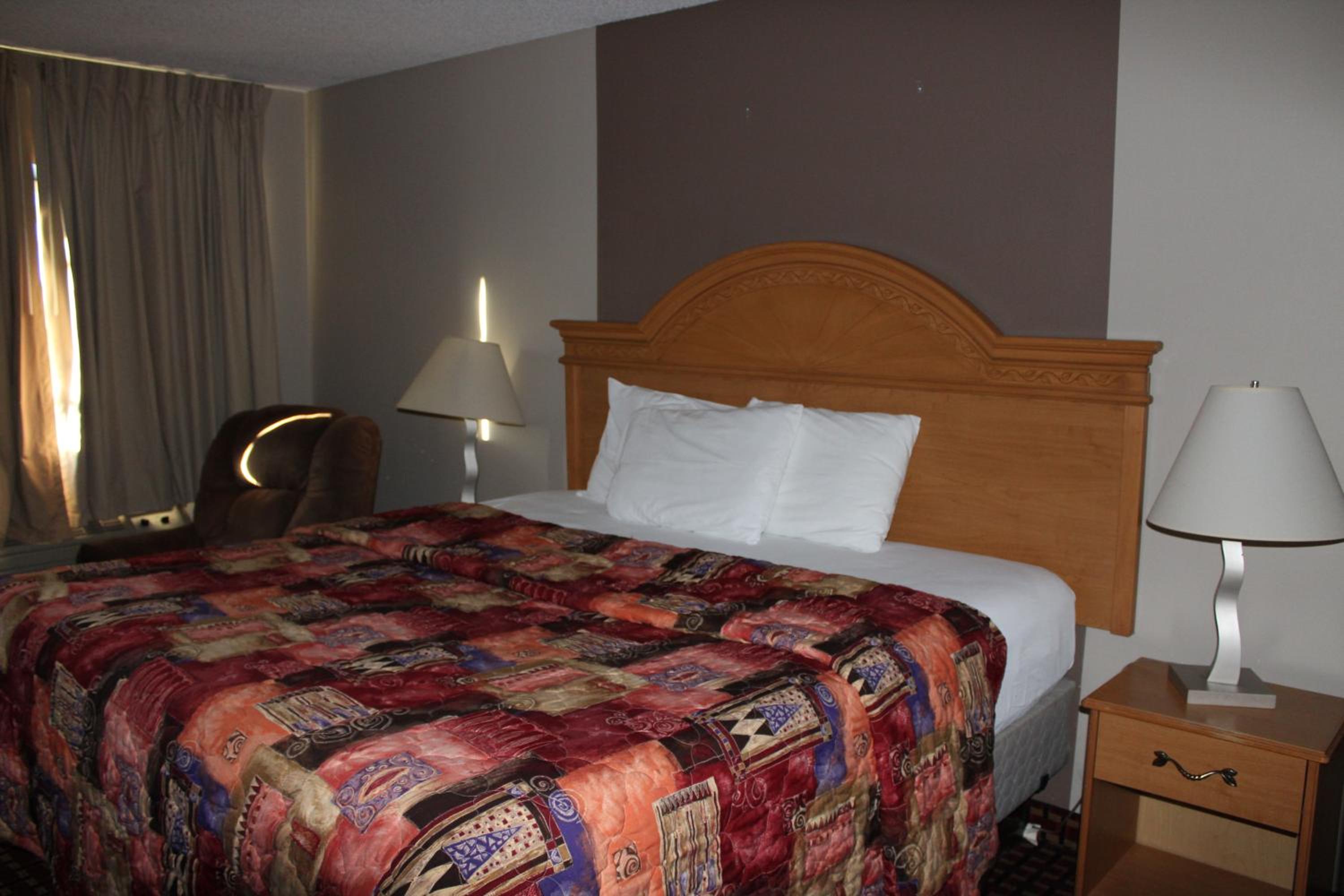 King Room - Non-Smoking - Photo 16