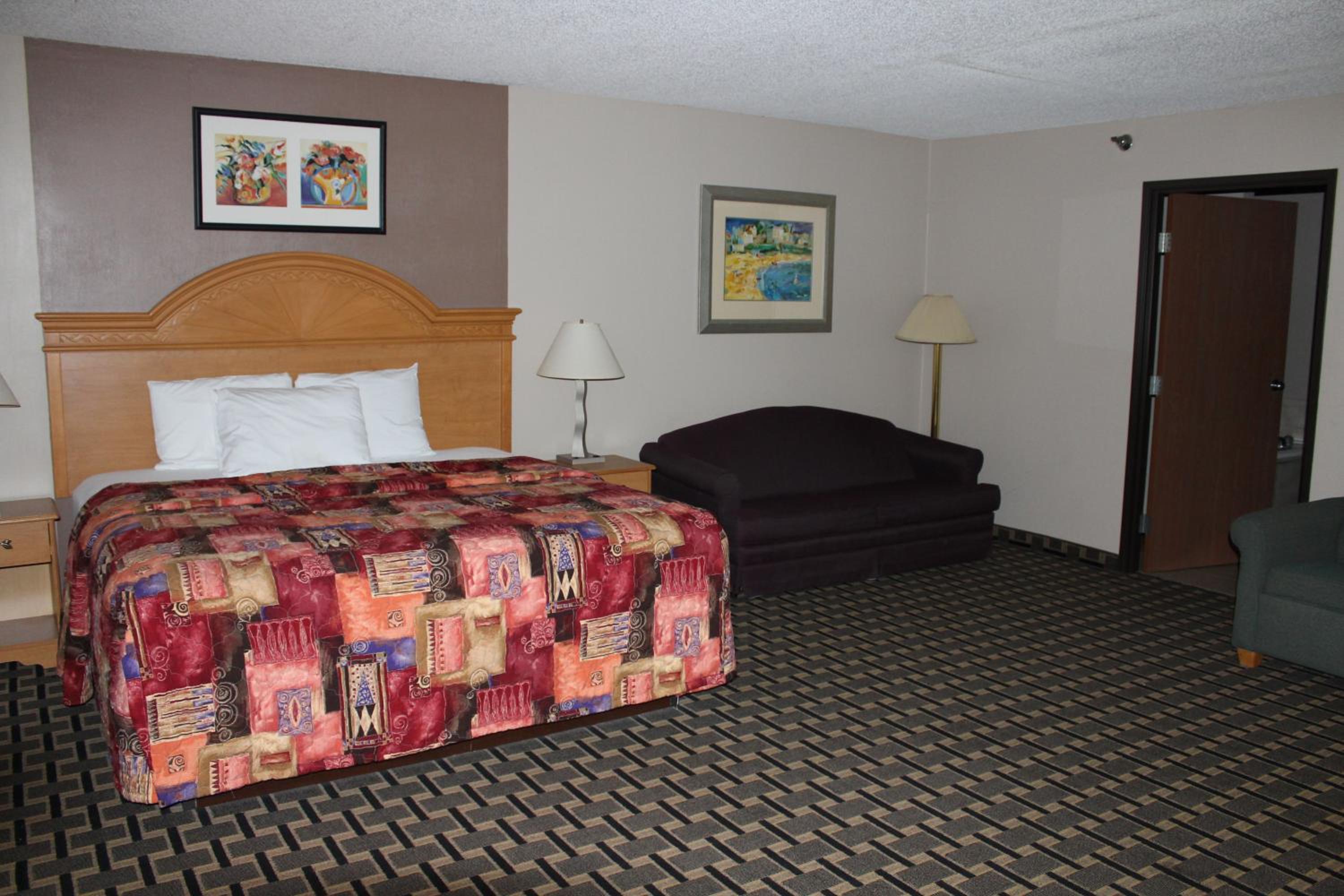 King Suite with Whirlpool - Photo 1