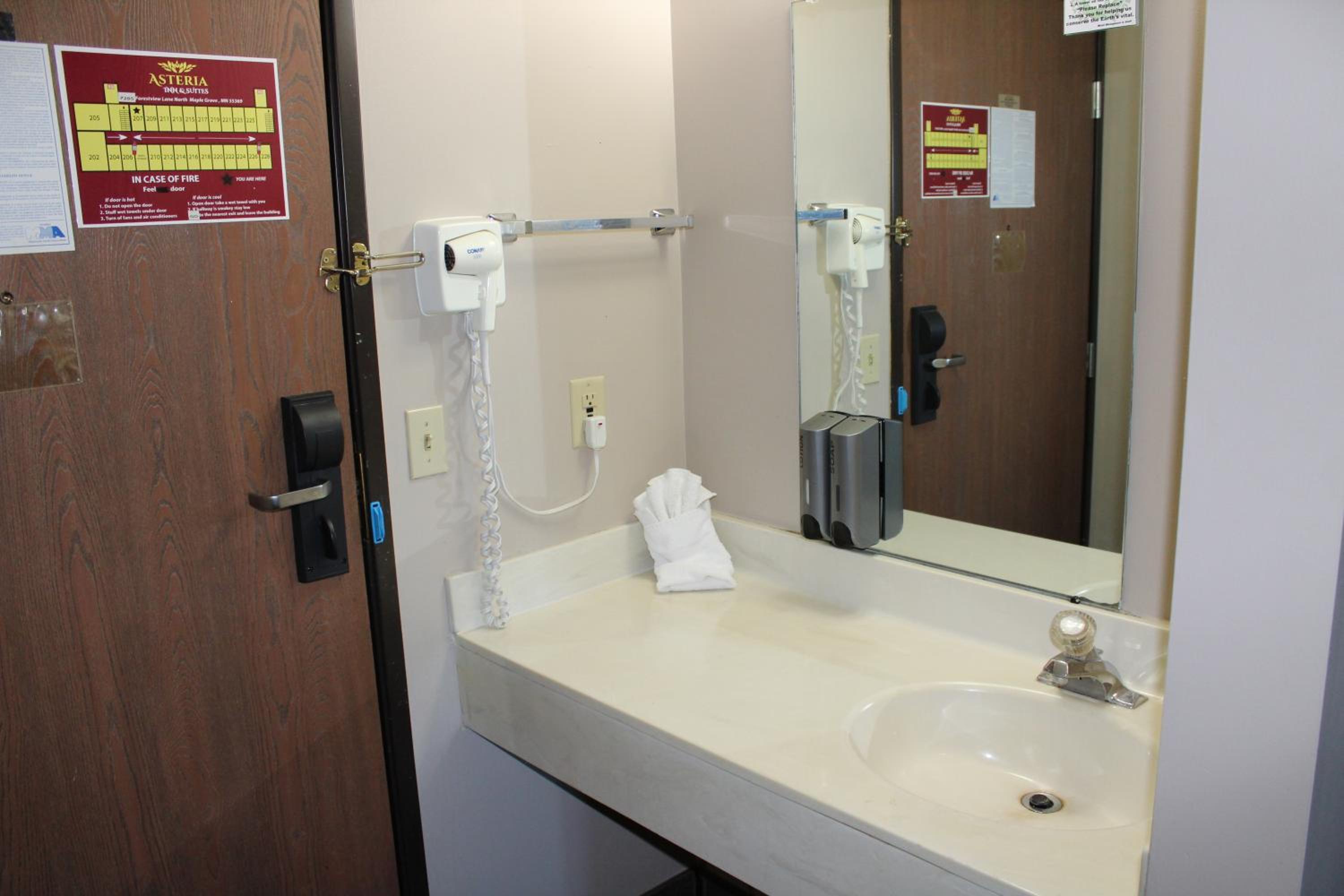 King Room - Non-Smoking - Photo 10