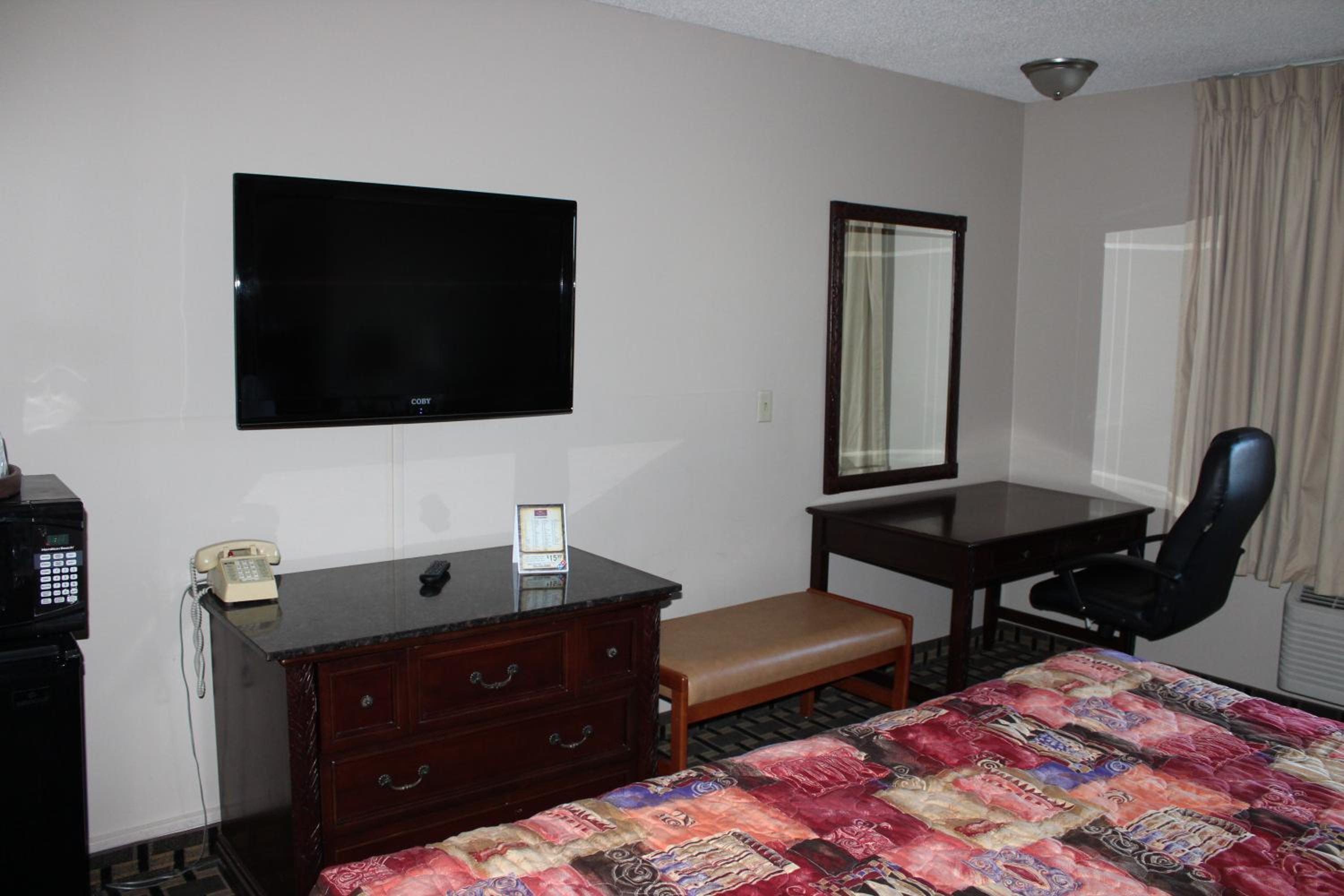 King Room - Non-Smoking - Photo 9