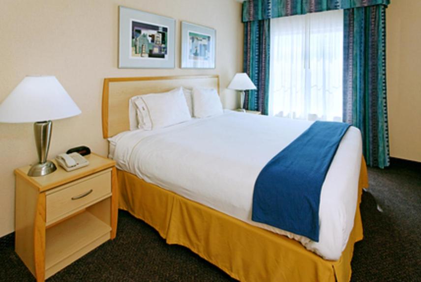 Available room thumbnail 5