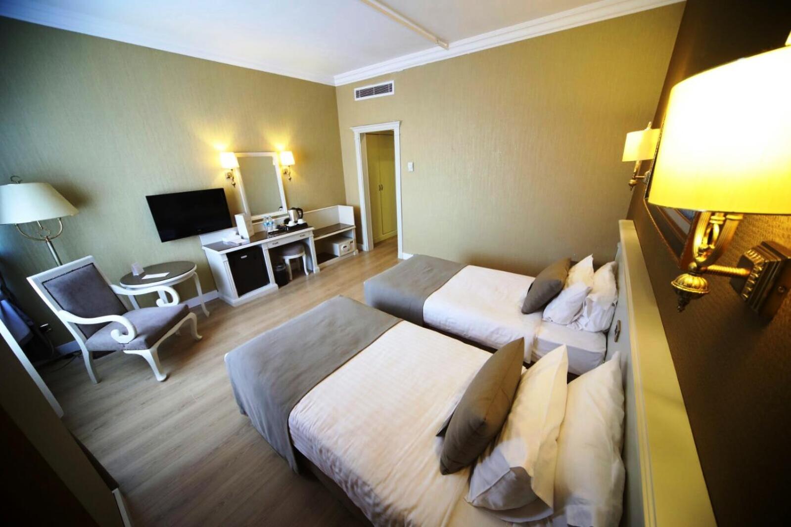 Superior Double or Twin Room photo 2