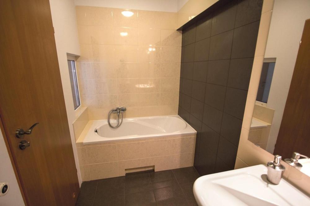 Suite - Photo 7