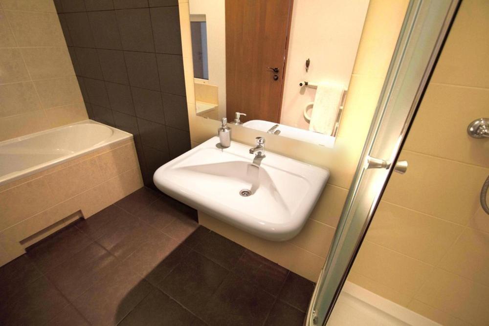 Suite - Photo 2