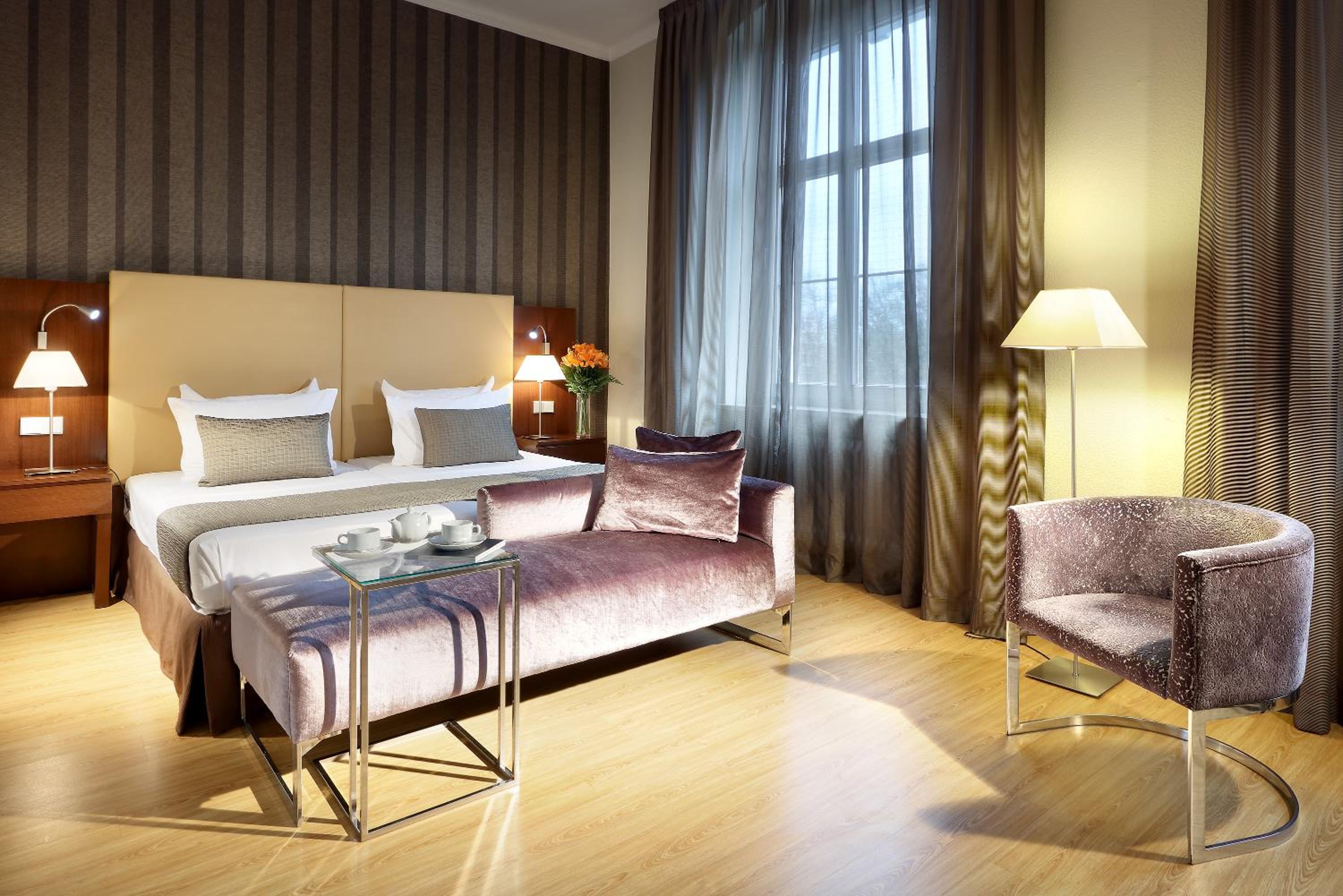 Standard Double Room - Photo 8