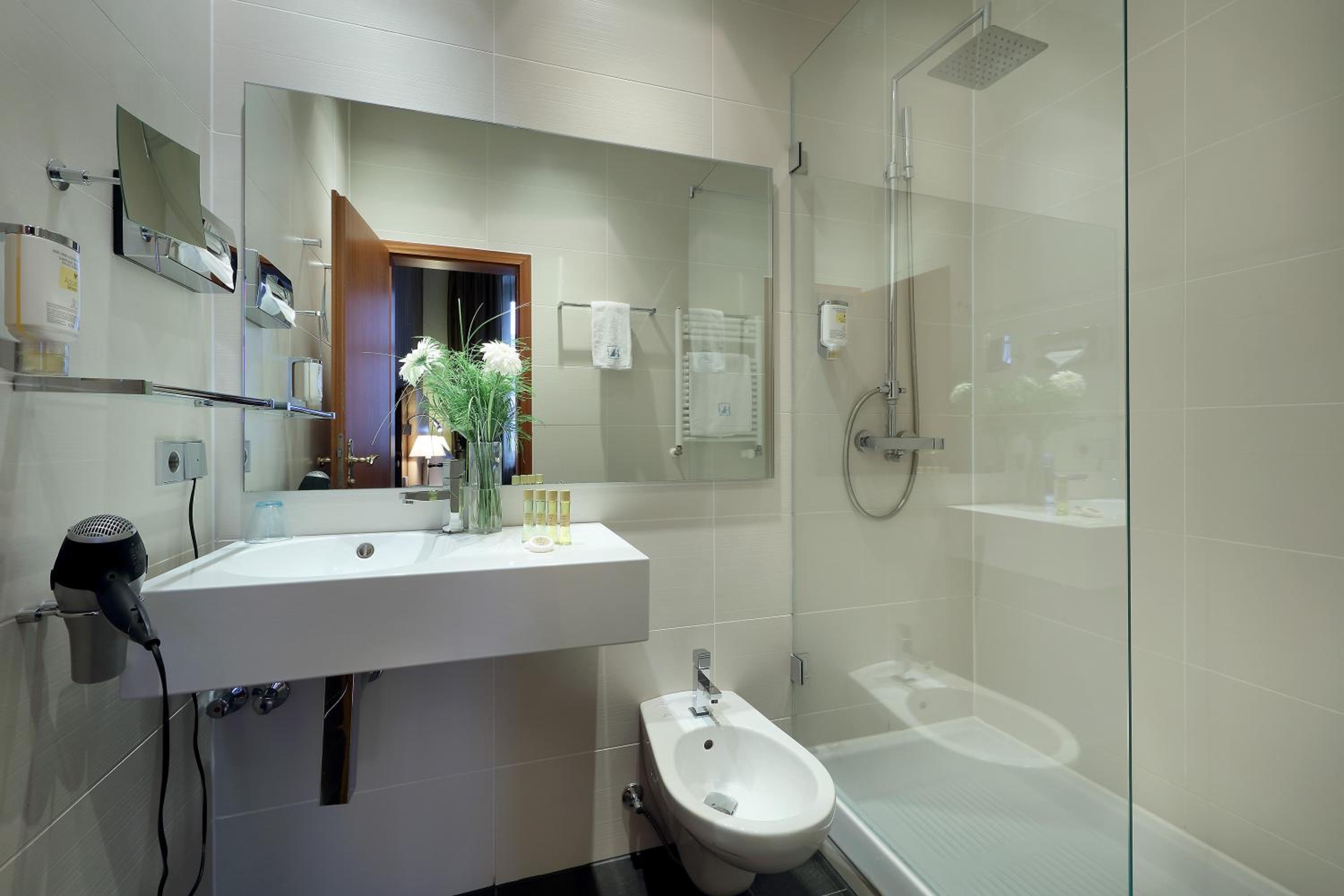 Standard Double Room - Photo 4