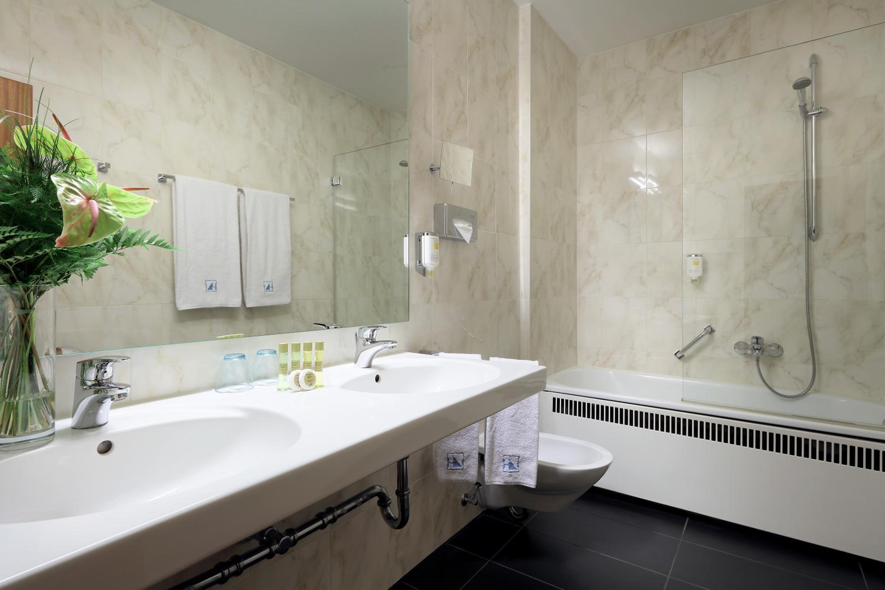 Standard Double Room - Photo 2