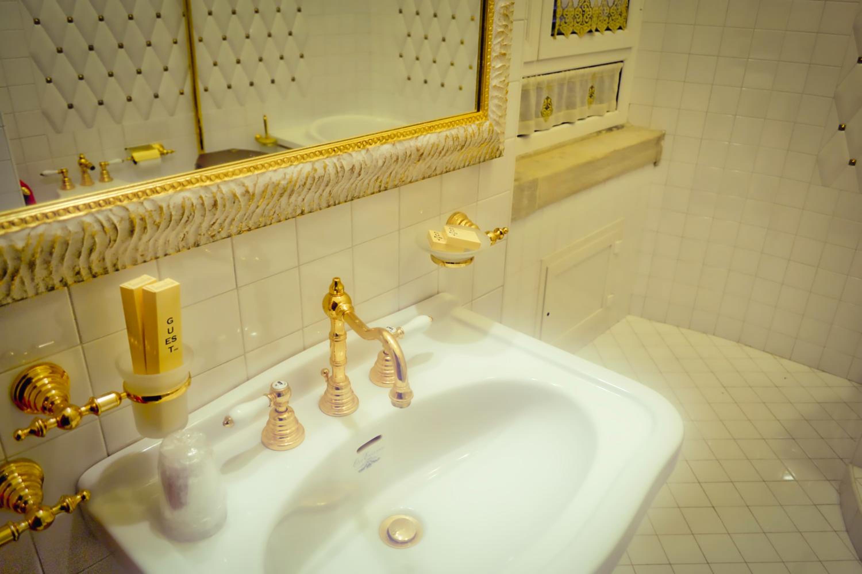 Deluxe King Room photo 2