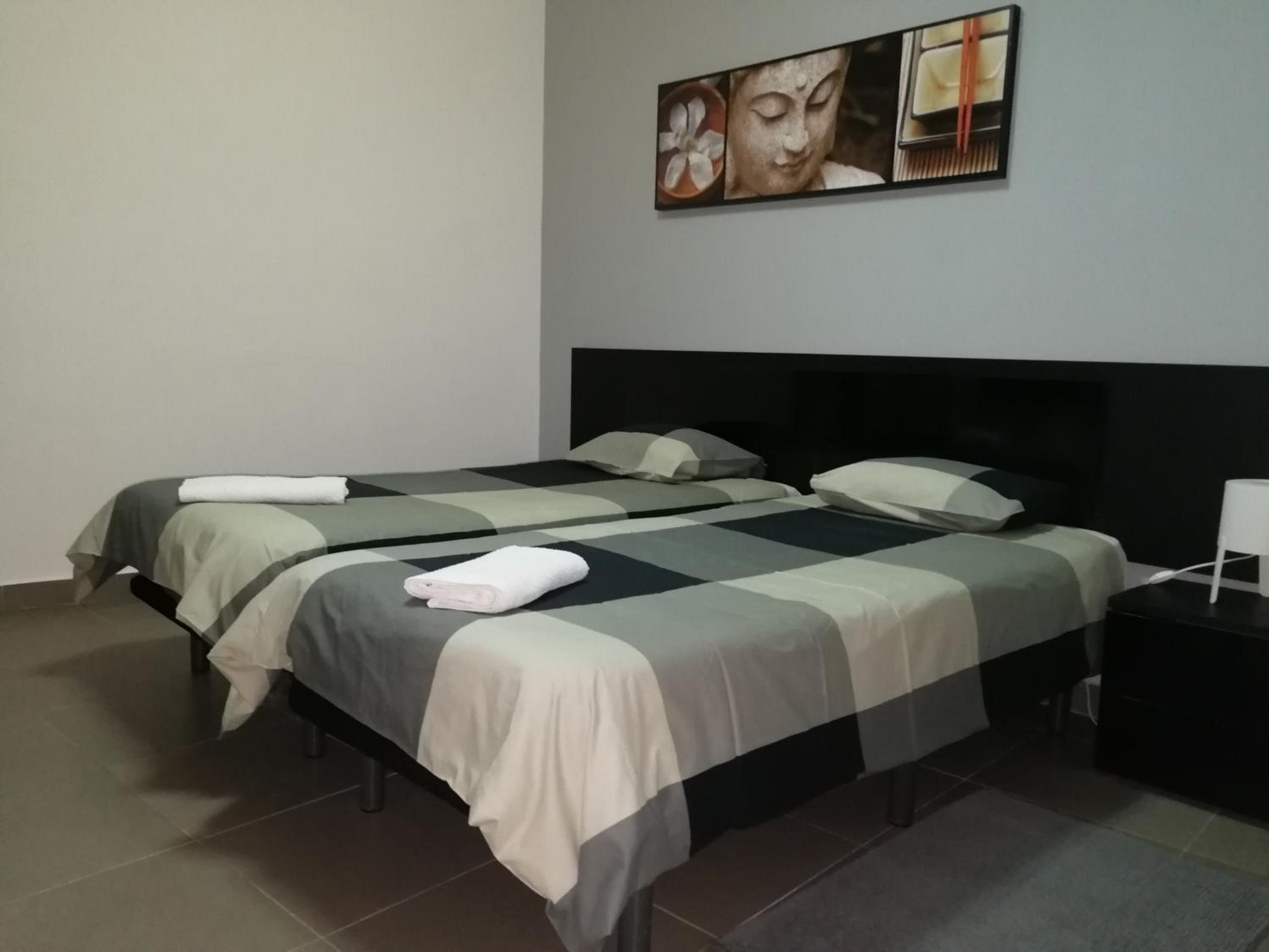 Twin Room with Private Bathroom photo 1