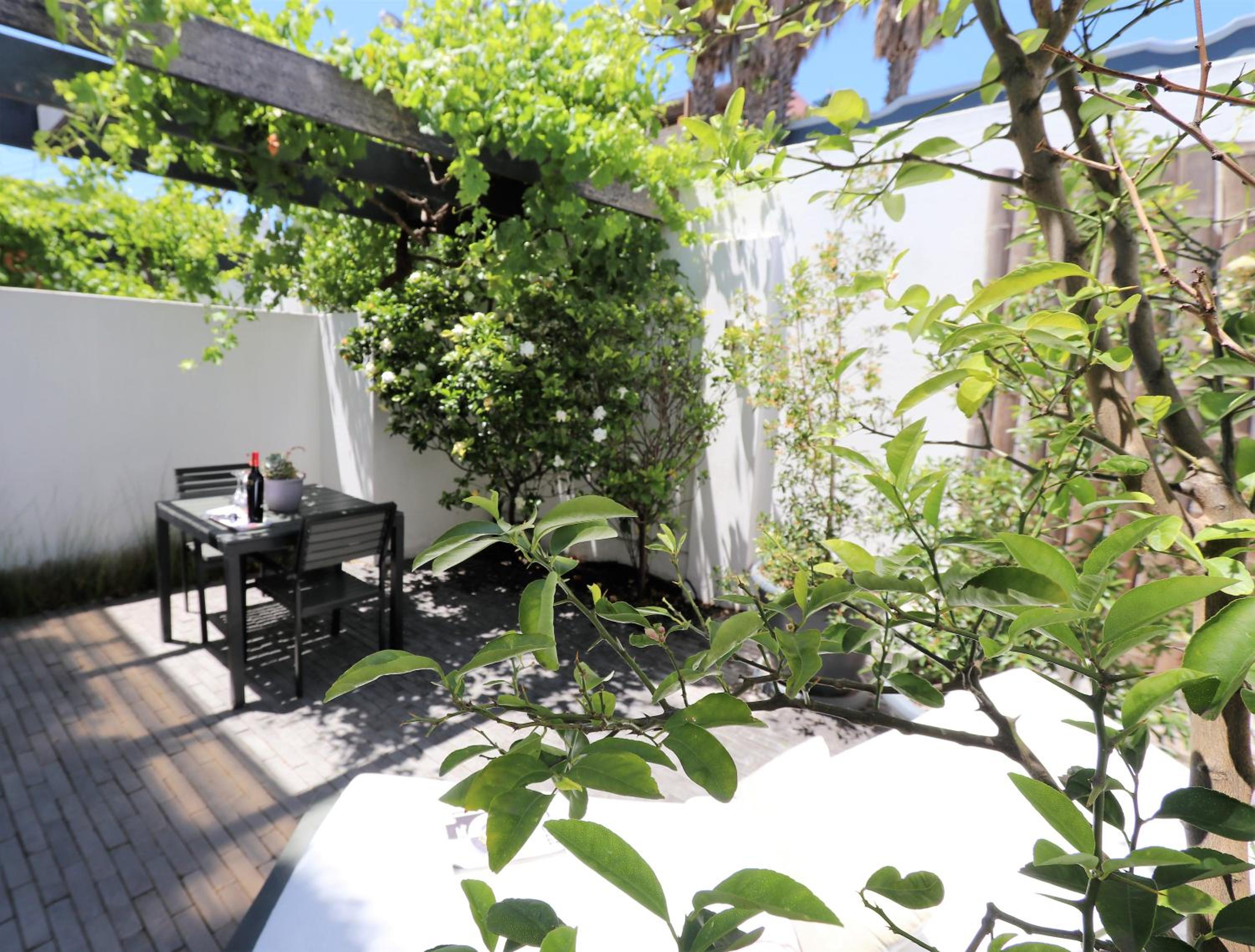 Deluxe Double Room with Patio - Photo 4