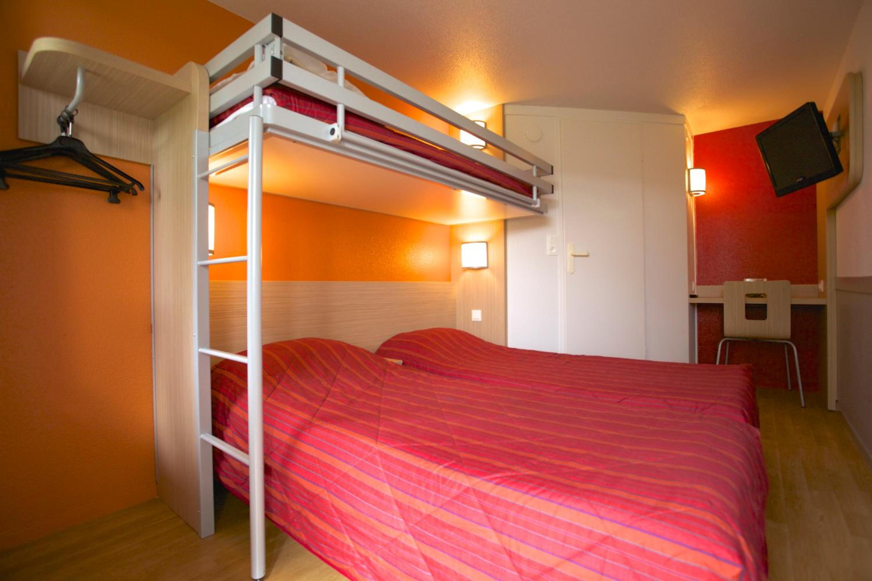 Triple Room (1 Double Bed + 1 Single Bed) - Photo 8