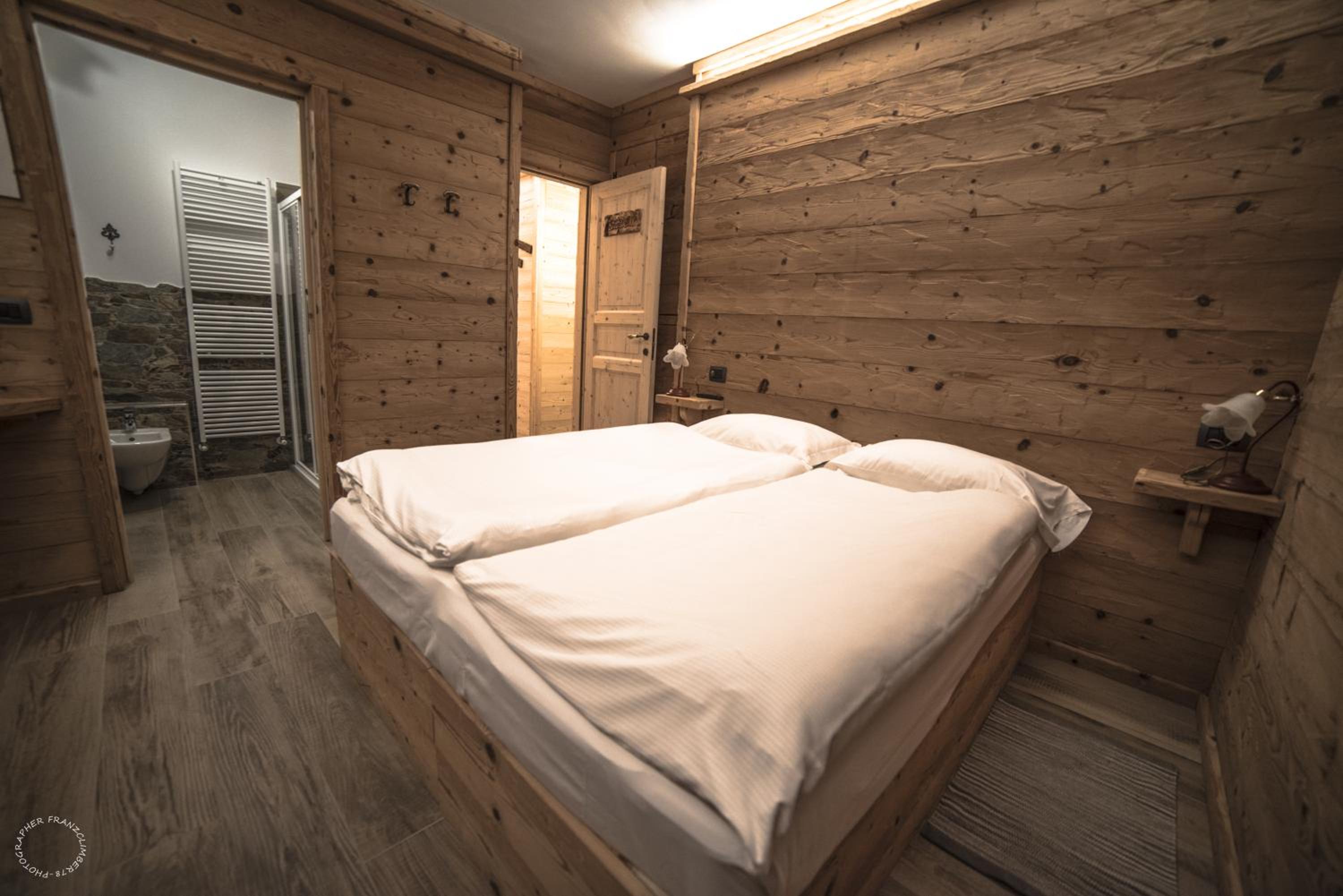 Double or Twin Room with Private Bathroom photo 3