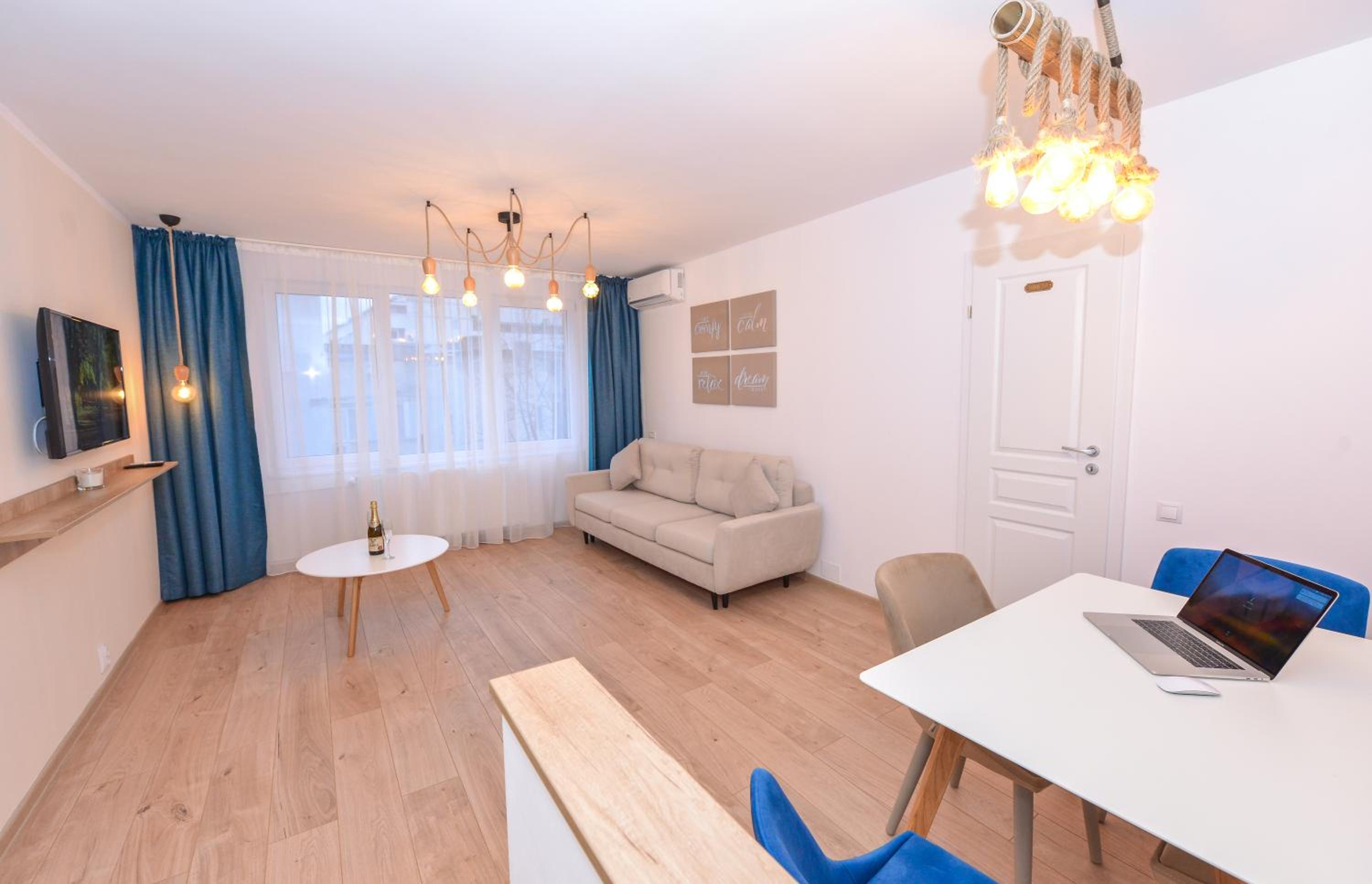 Deluxe Apartment
