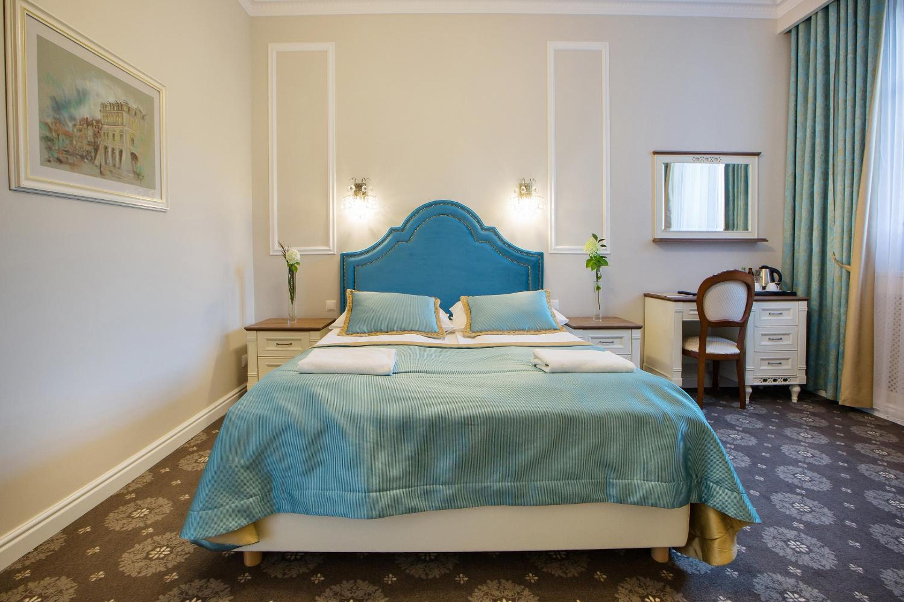 Large Double Room - Photo 4
