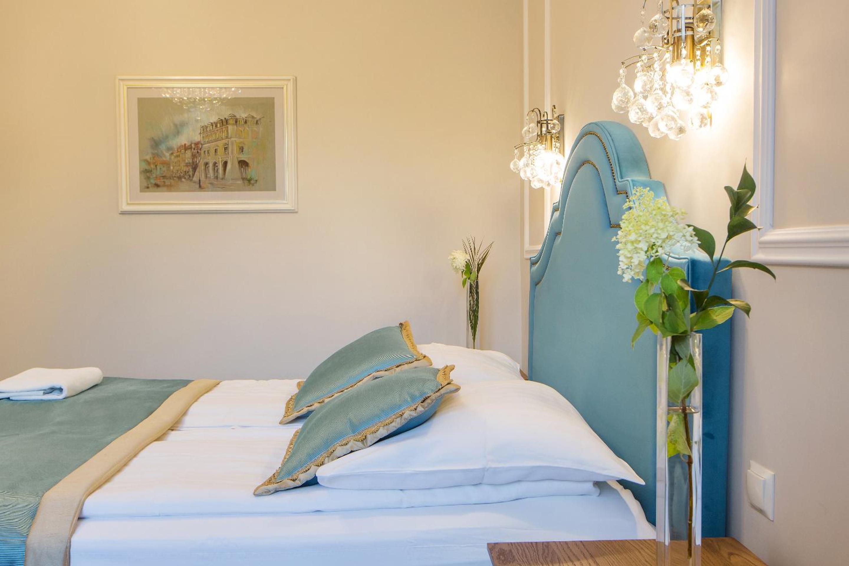 Large Double Room - Photo 1