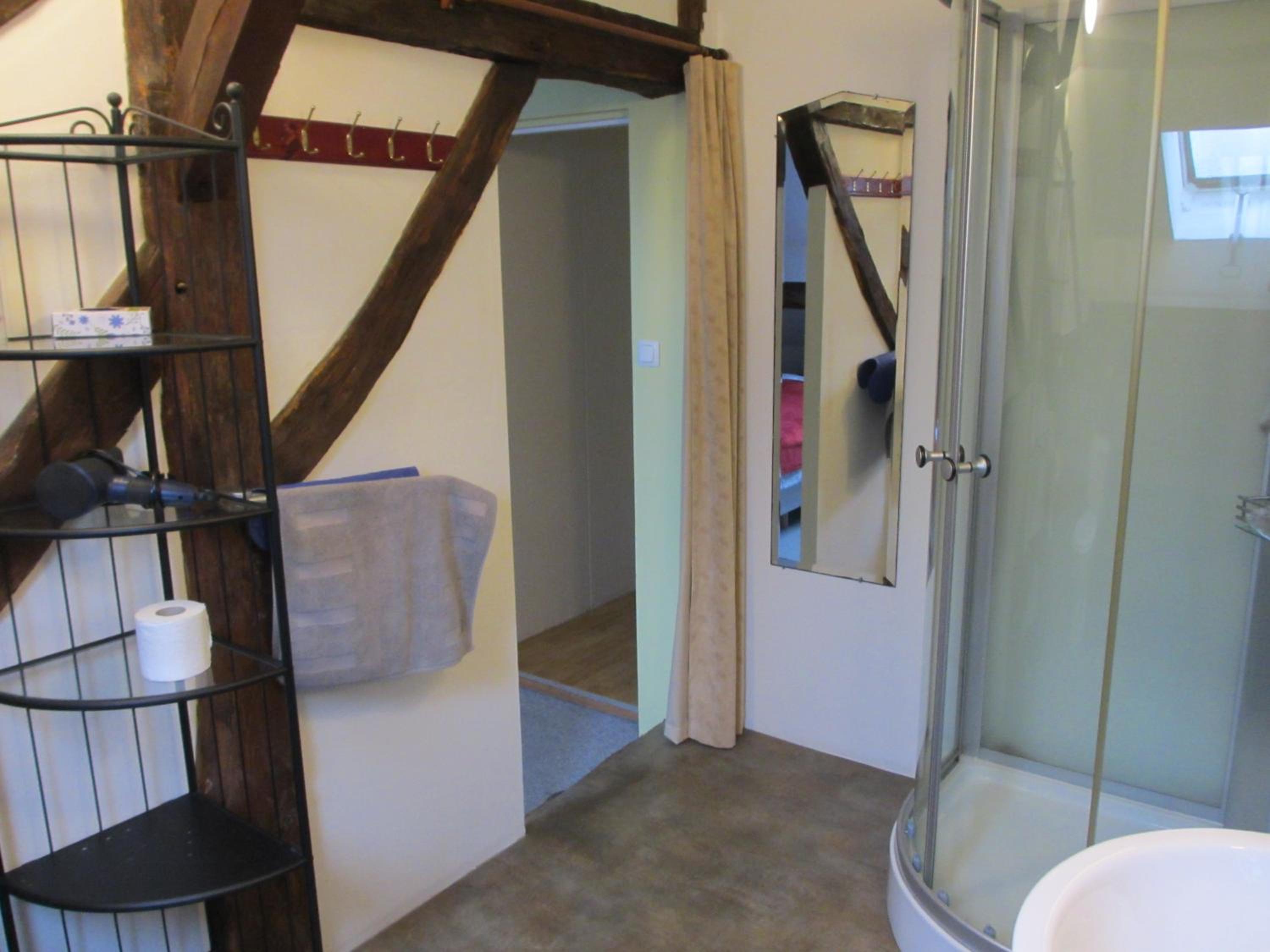 Twin Room with Private Bathroom photo 3