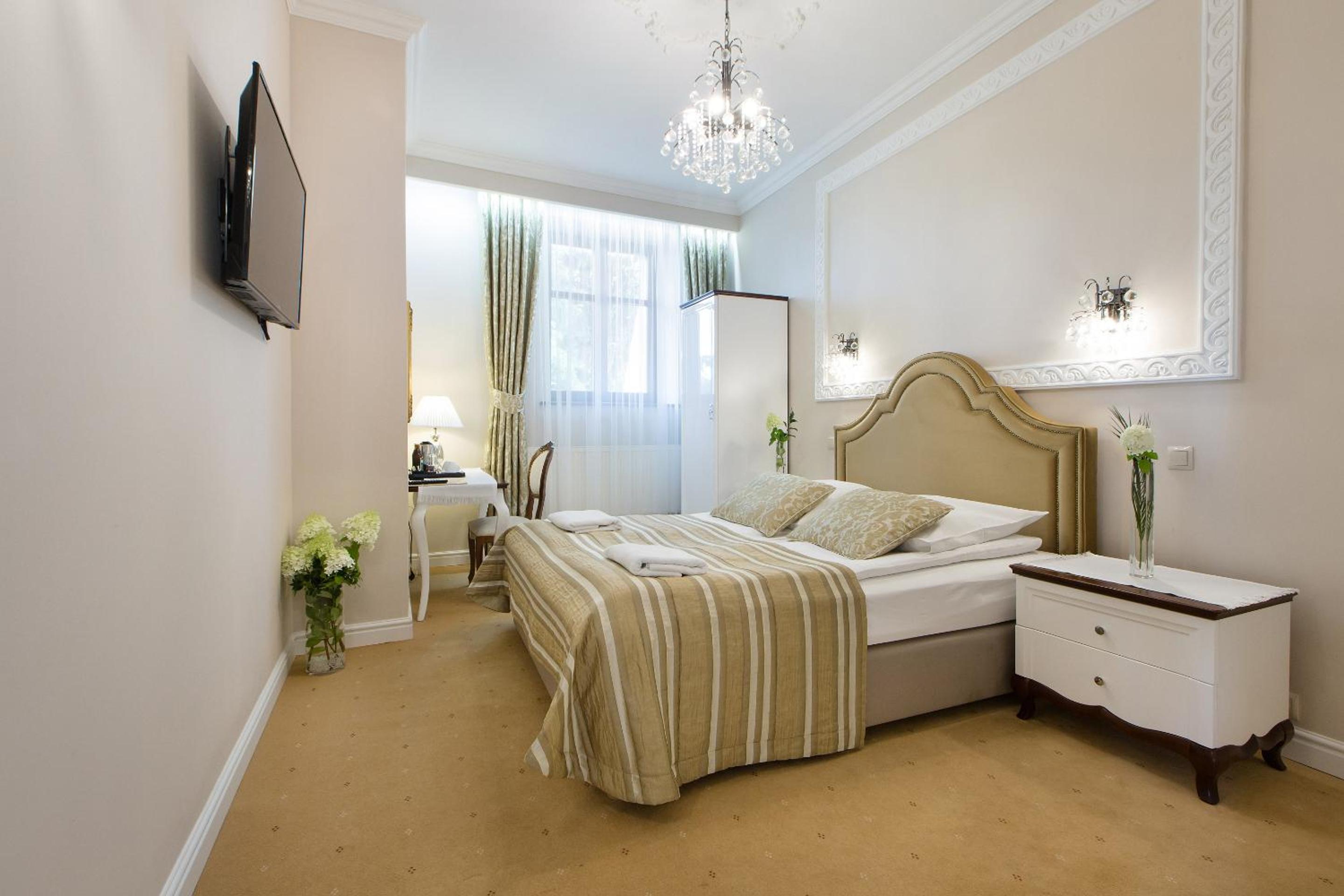 Large Double Room - Photo 8