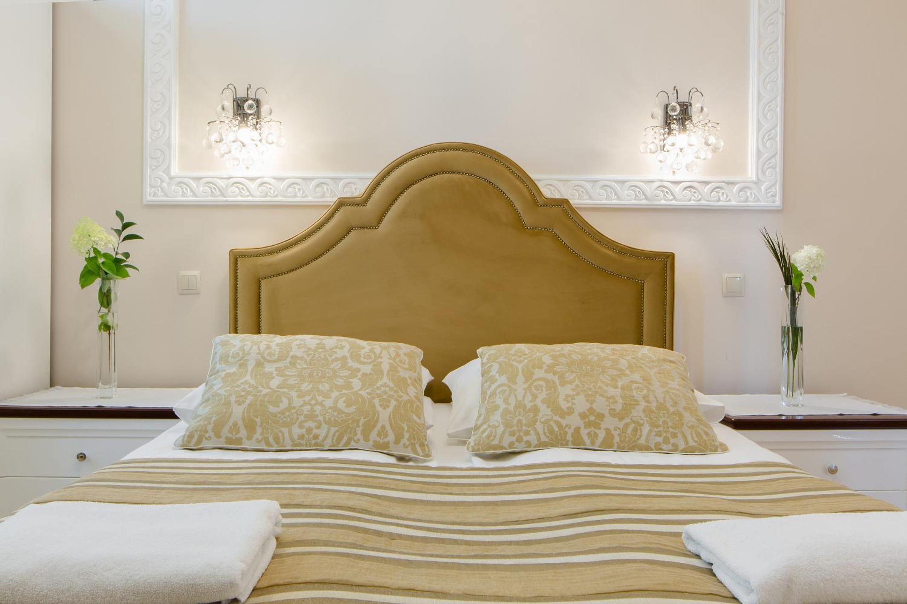 Large Double Room - Photo 10